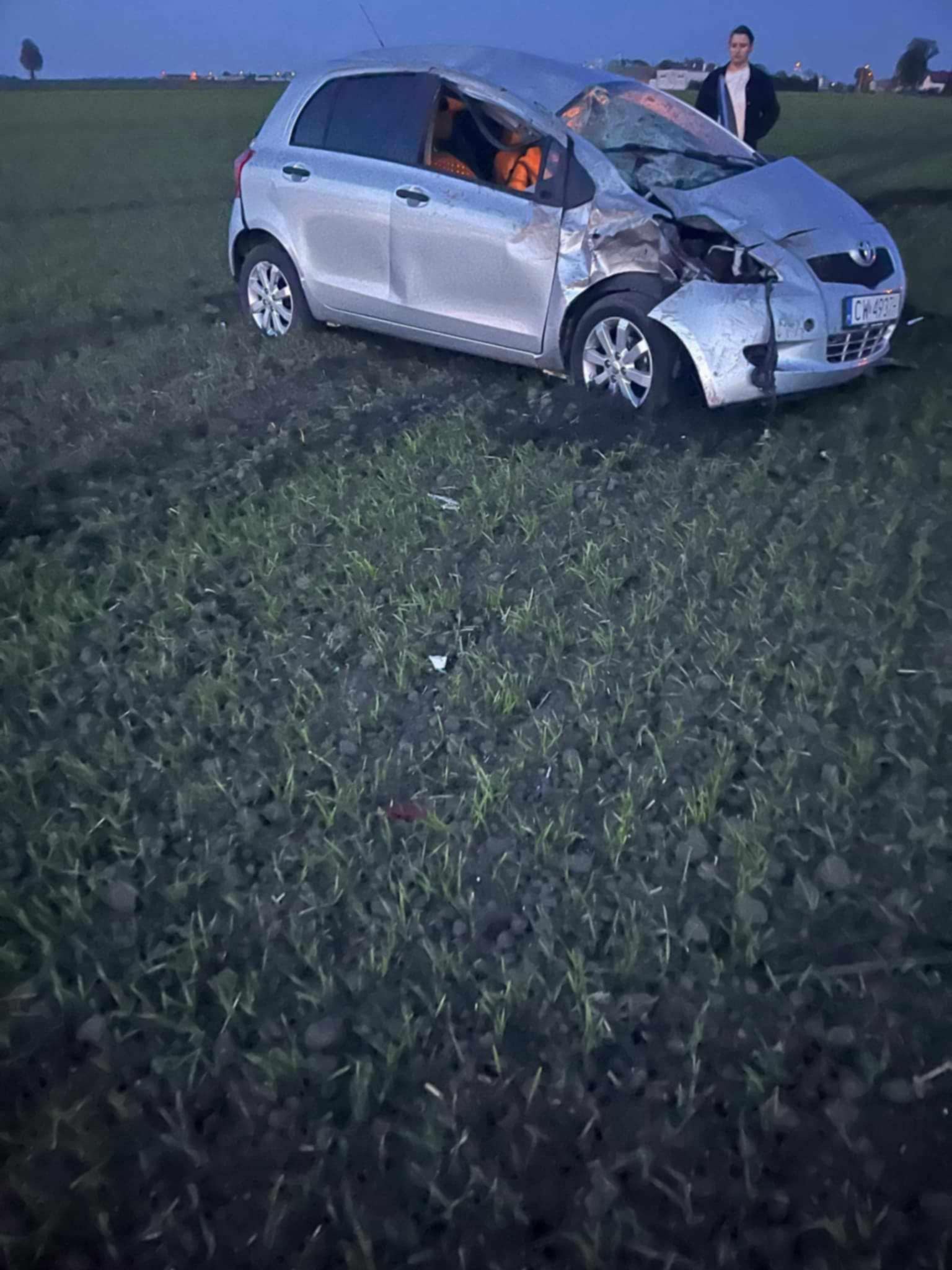 Pojazd o numerach CW4937H uczestniczył w wypadku