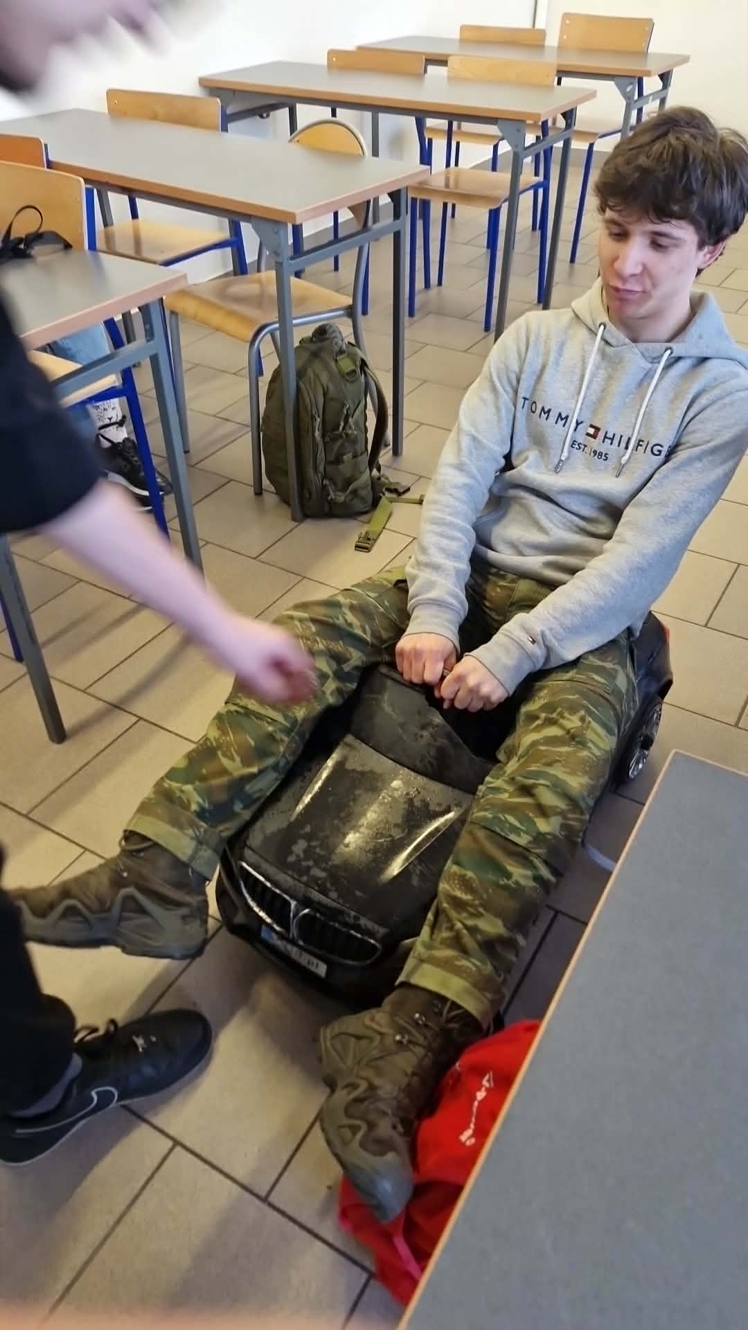 Kierowca mercedesa nie ma na paliwo, wozi mnie za to taką furom