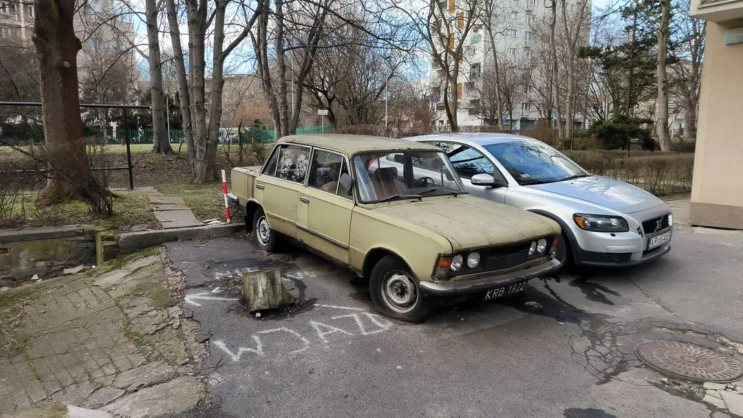 Numer rejestracyjny KRB 1922 posiada POLSKI FIAT 125P 1500 - KRB1922