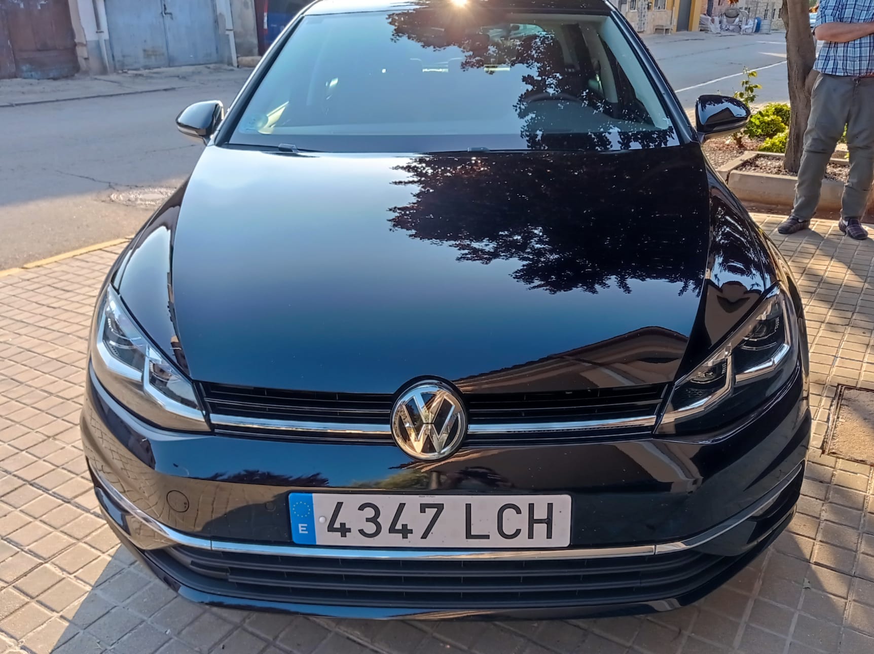 Skradziono pojazd o numerach rejestracyjnych WVWZZZAUZKP090629