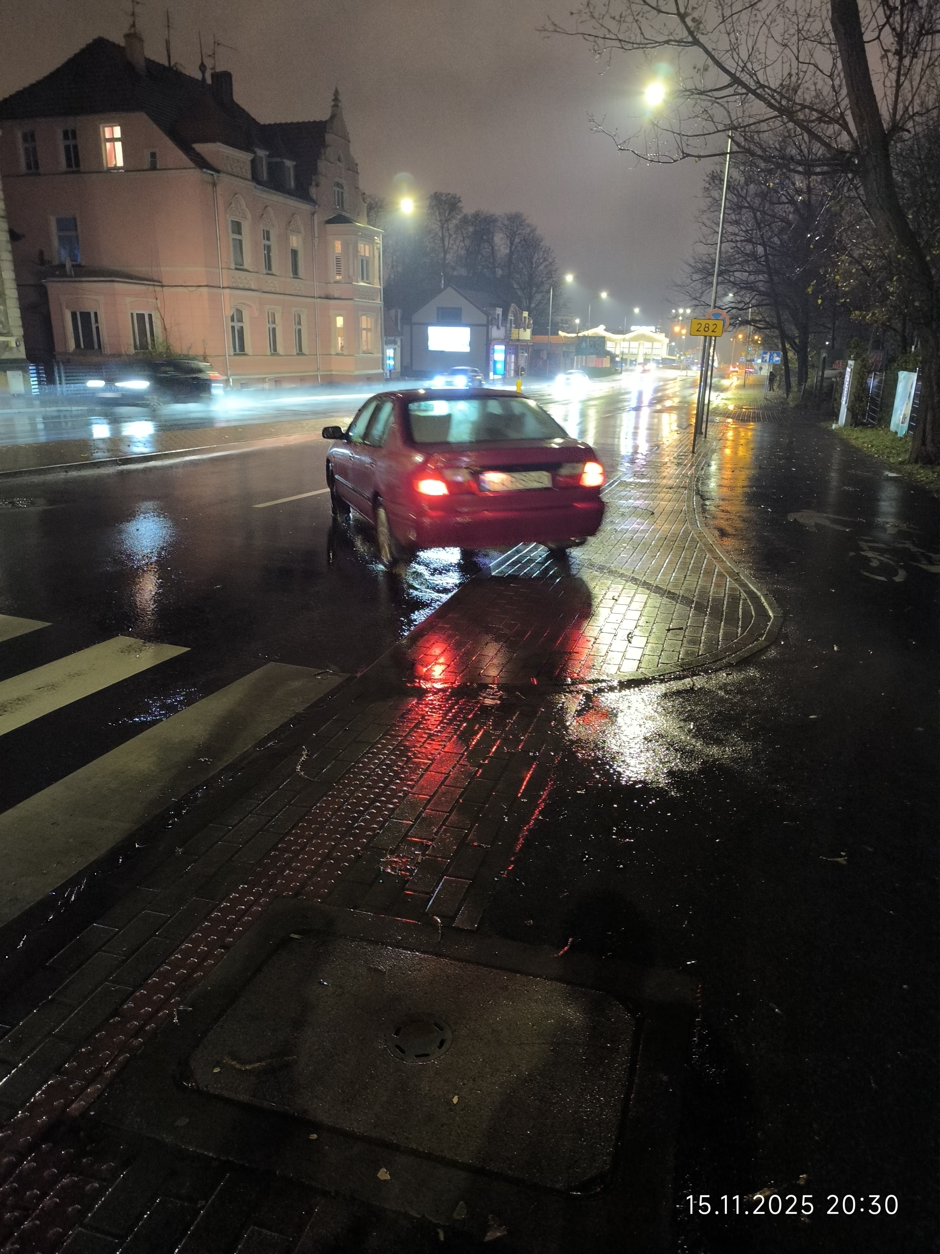 Pirat drogowy w pojeździe o numerach rejestracyjnych FKRS940 Pirat drogowy w pojeździe o numerach rejestracyjnych FKRS940