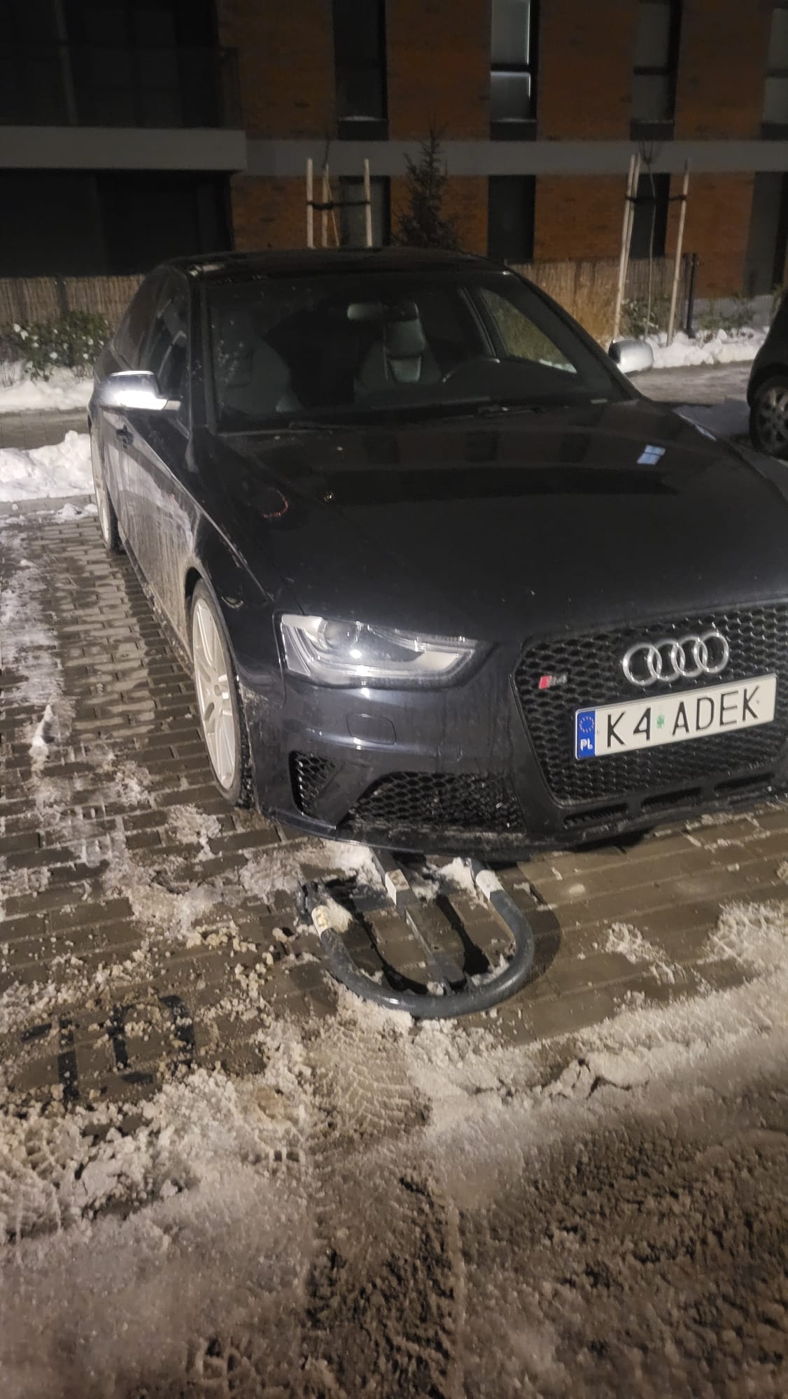 Bardzo agresywny kierowca, uważajcie. Mowil, że jest z ukraińskiej mafii.