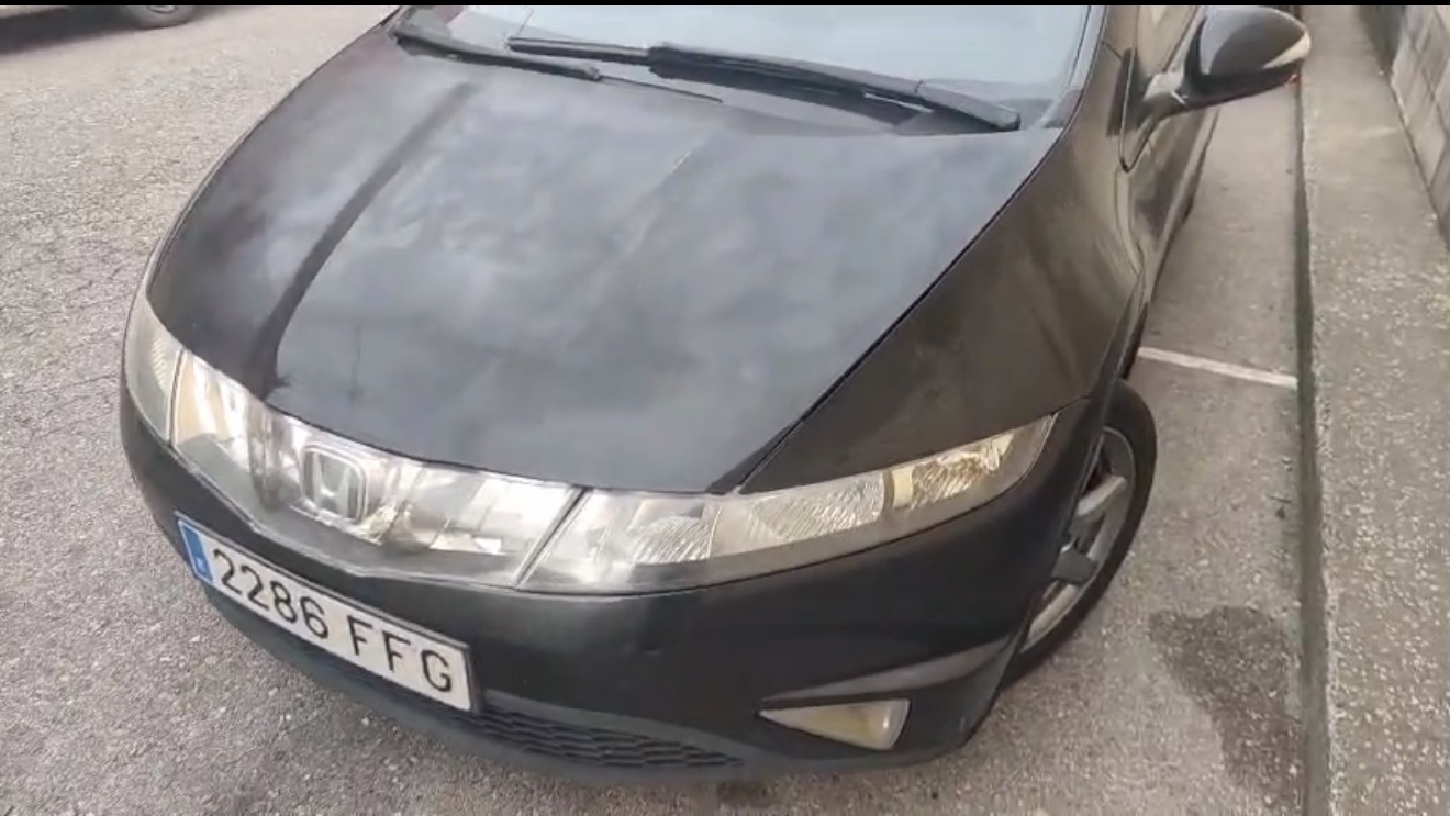 El coche está en mal estado, tiene desgaste de pastillas, sensor de puerta de copiloto no funciona, ...