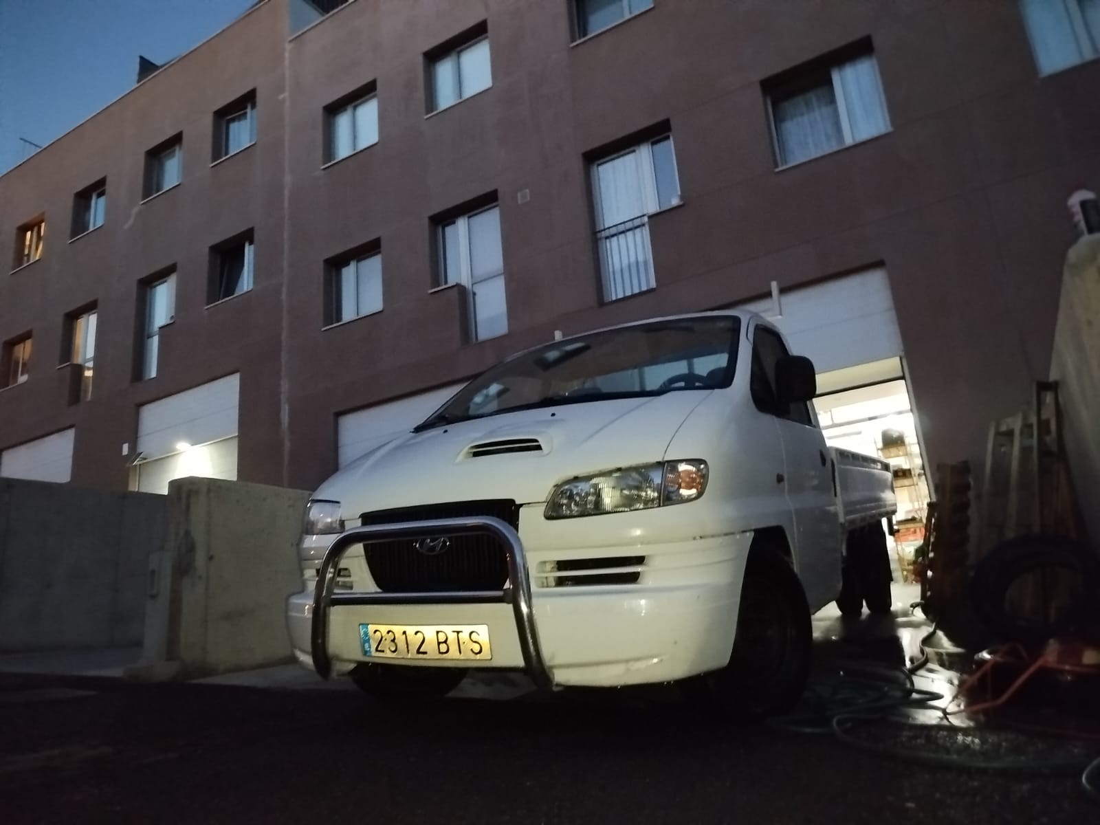 Numer rejestracyjny 2312BTS posiada HYUNDAI H-100 2.5 D DLX CAJA ABIERTA