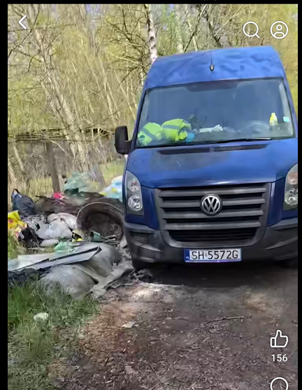 Śmieciarze wyrzucający śmieci do lasu. Szkoda że w tym kraju grzywna za to jest tak śmiesznie niska. ...