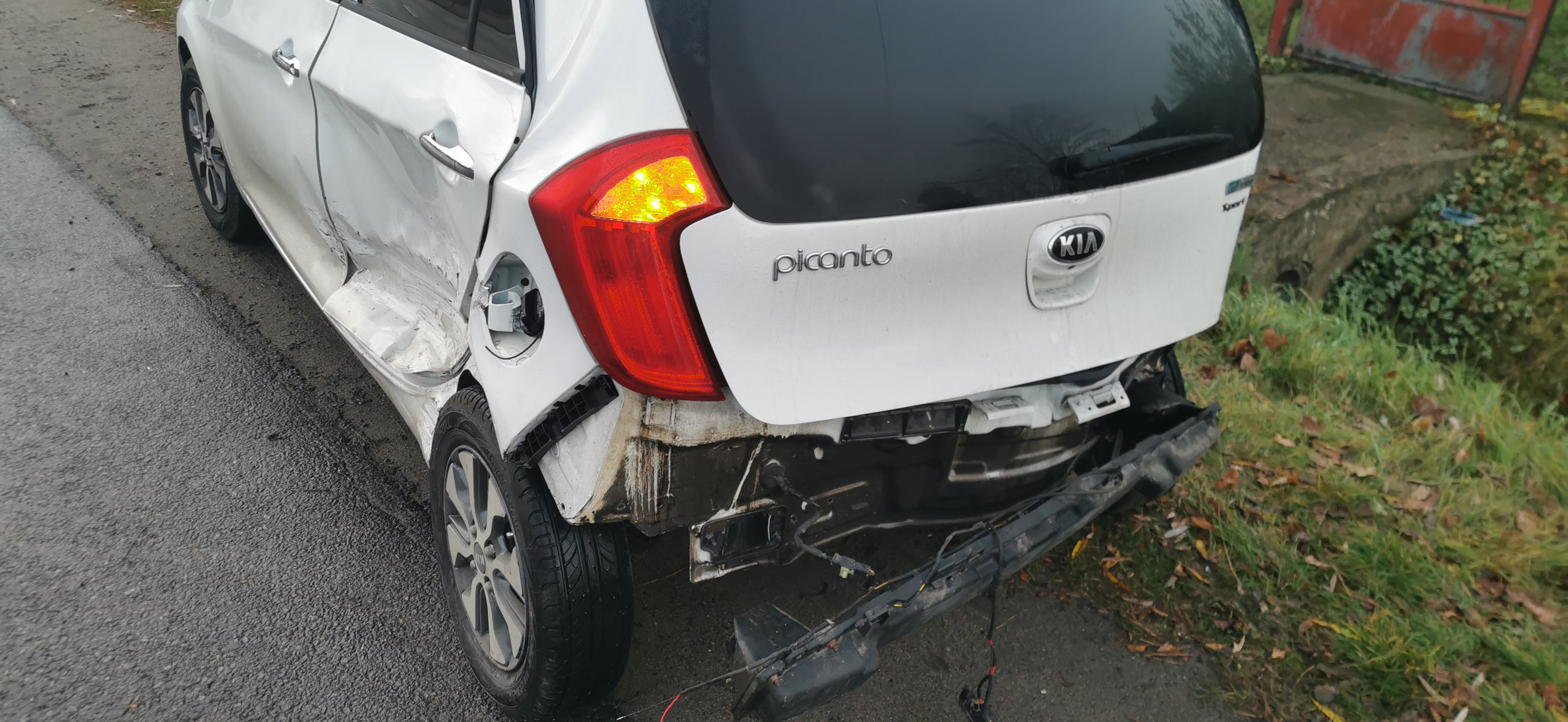 Pojazd o numerach ESK3U76 uczestniczył w wypadku