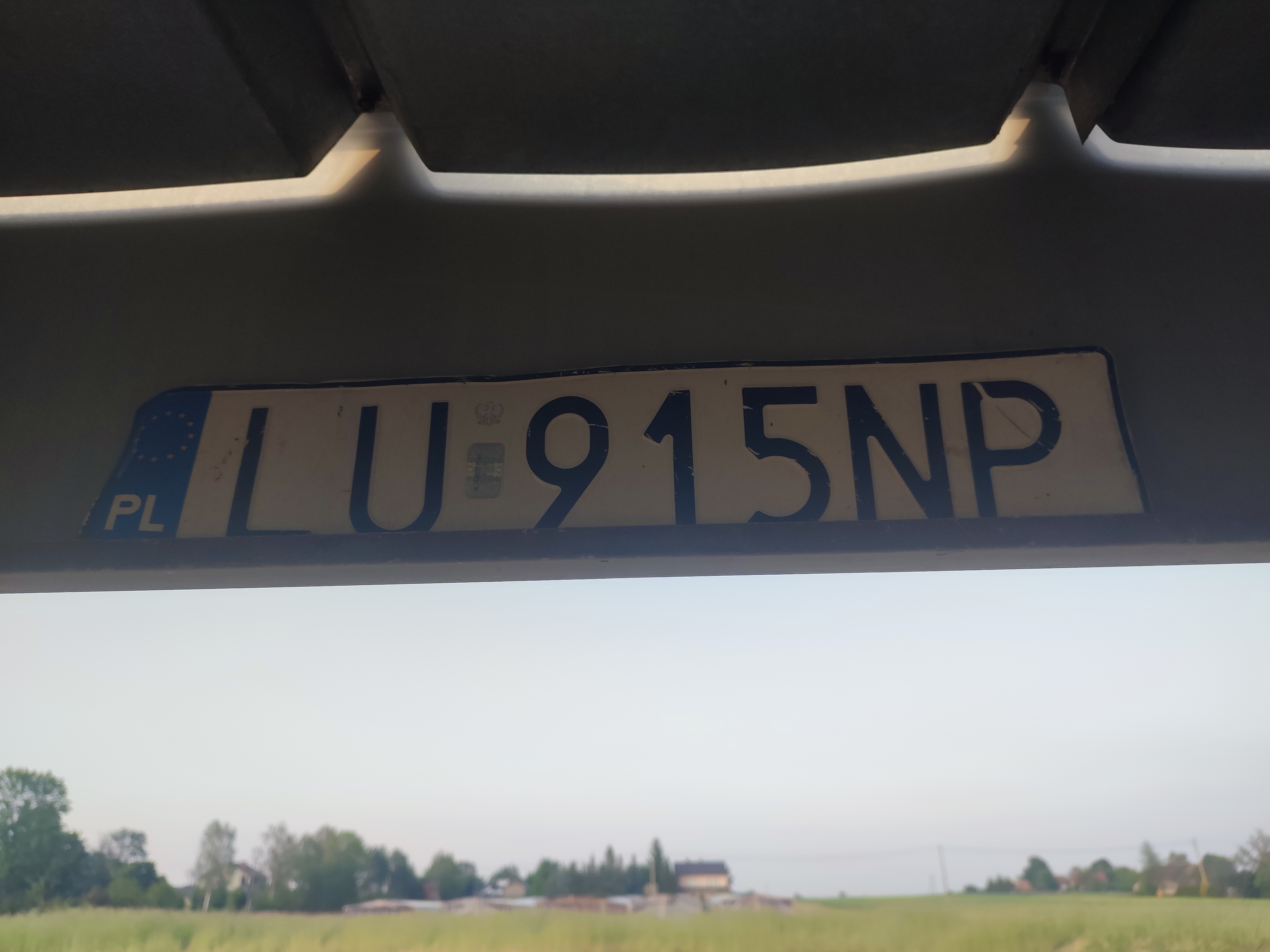 Znaleziono tablicę rejestracyjną o numerach LU915NP