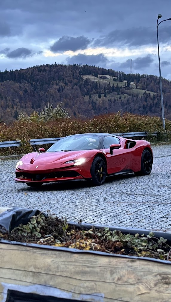 Numer rejestracyjny SK 900YC posiada FERRARI F8 MR`19 E6 Spider F1 - SK900YC