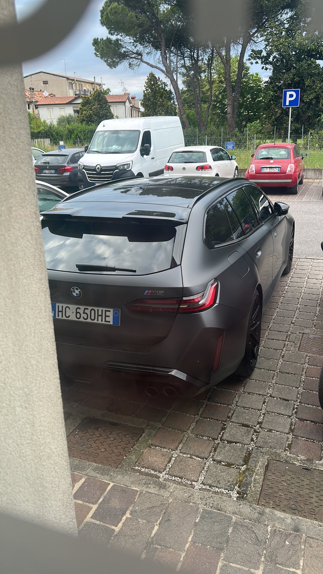 Numer rejestracyjny HC650HE posiada BMW M5