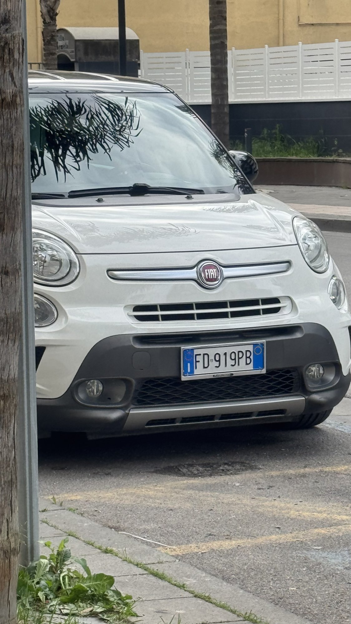 Numer rejestracyjny FD919PB posiada FIAT 500L