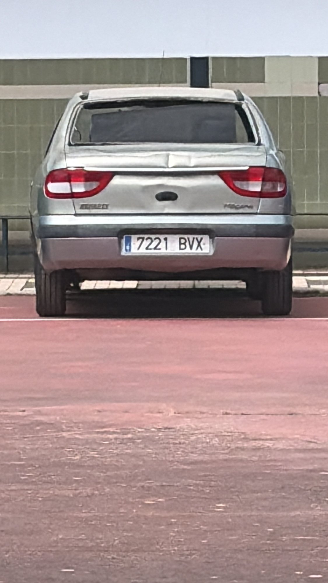 Numer rejestracyjny 7221BVX posiada RENAULT MEGANE