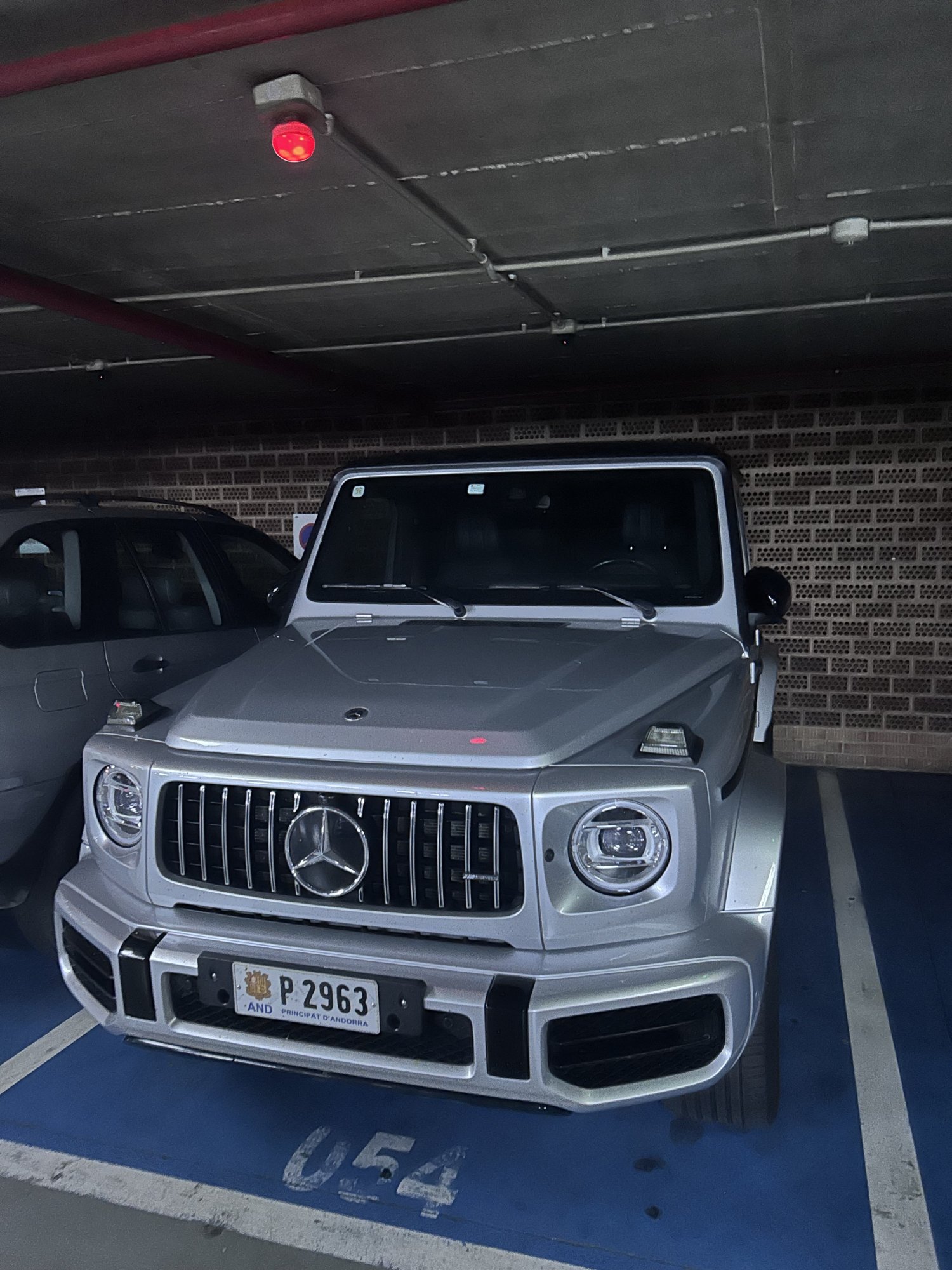 Numer rejestracyjny P2963 posiada Mercedes G-Class