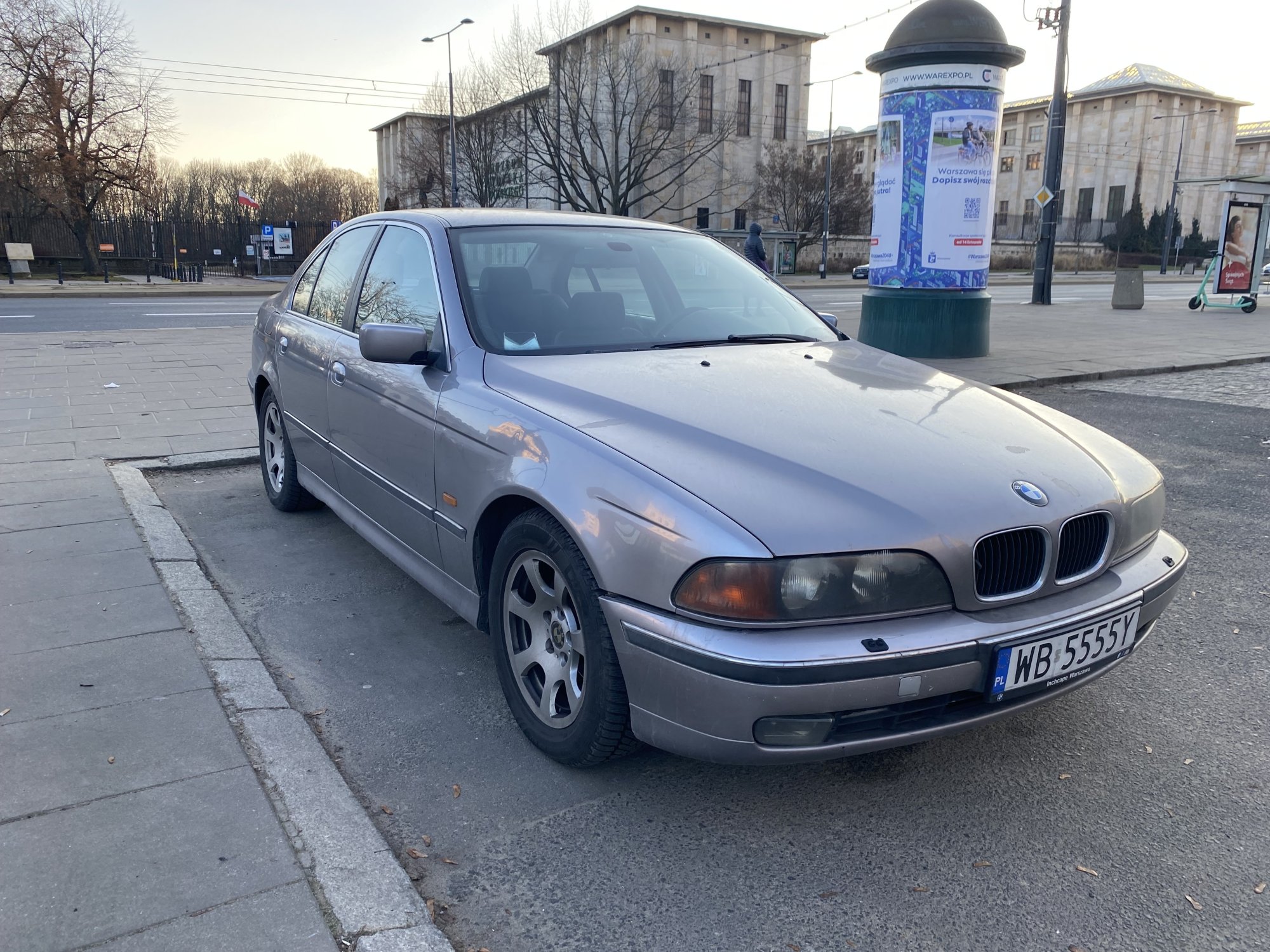 Numer rejestracyjny WB 5555Y posiada BMW 523i Kat. MR`95 E39 523i Kat. MR`95 E39 - WB5555Y