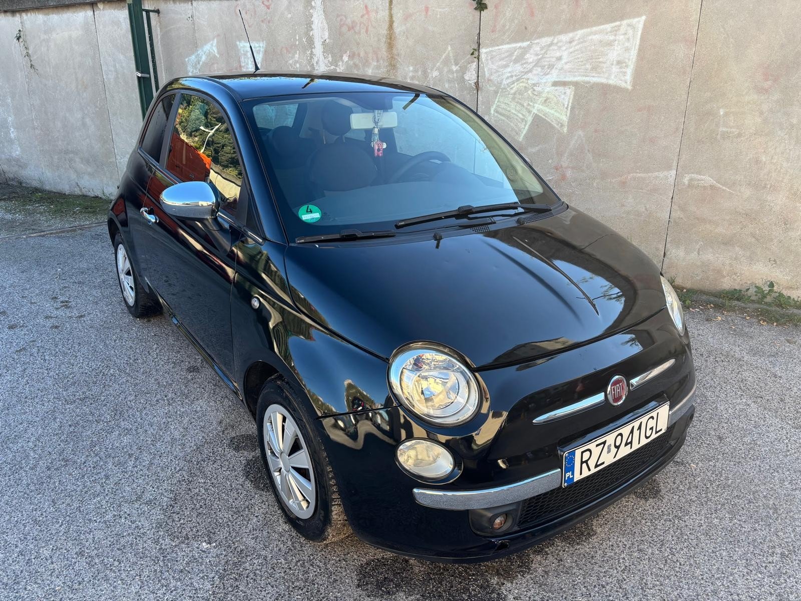 Numer rejestracyjny RZ 941GL posiada FIAT 500 - RZ941GL