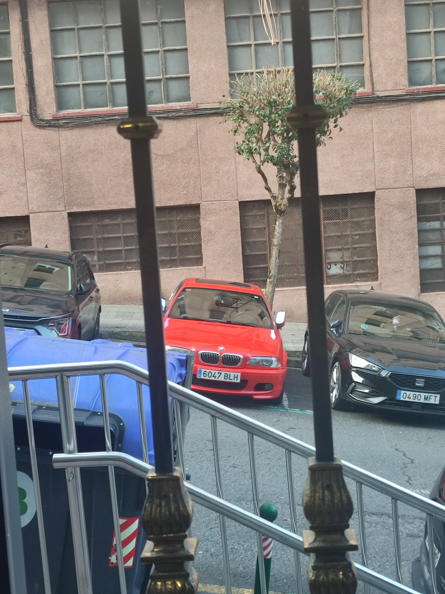 Numer rejestracyjny 6047BLH posiada BMW SERIE 3