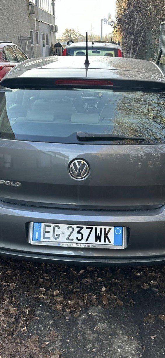 Numer rejestracyjny EG237WK posiada VOLKSWAGEN Polo 5a serie