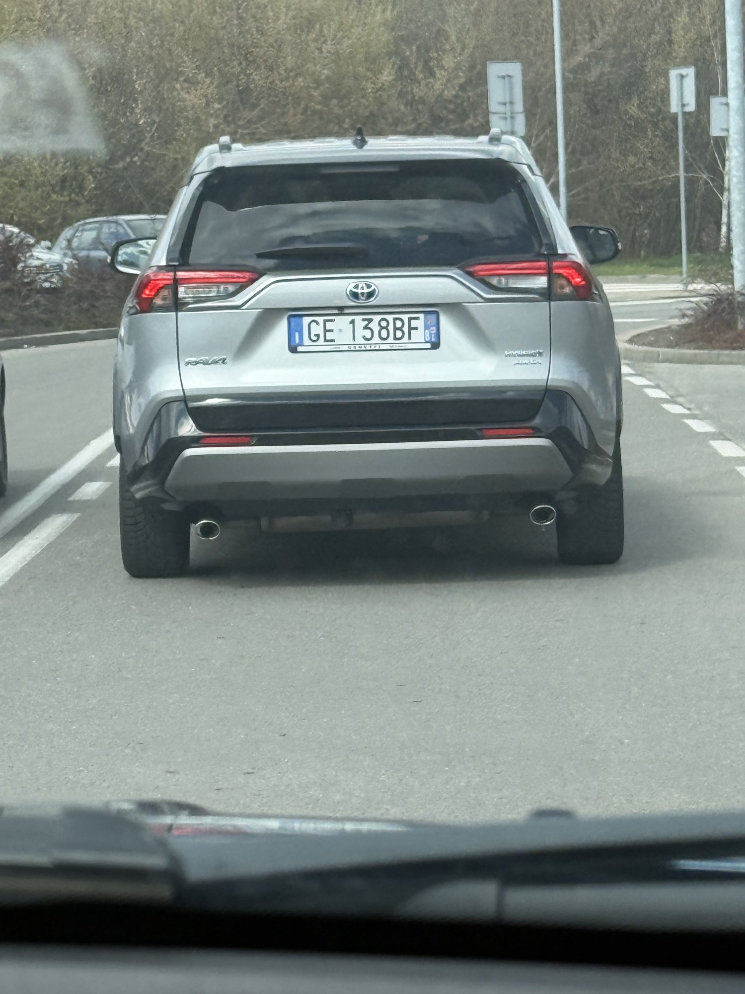 Numer rejestracyjny GE138BF posiada TOYOTA RAV4 5a serie RAV4 2.5 HV (222CV) E-CVT AWD-i Lounge (163 kw) Numer rejestracyjny GE138BF posiada TOYOTA RAV4 5a serie RAV4 2.5 HV (222CV) E-CVT AWD-i Lounge (163 kw)