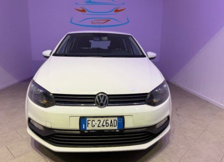 Numer rejestracyjny FG246AD posiada VOLKSWAGEN Polo 5a serie
