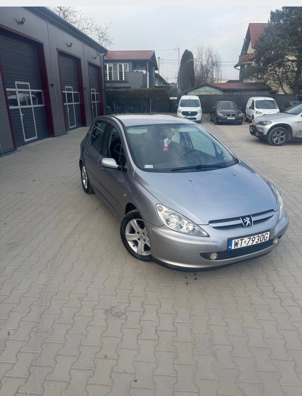 Numer rejestracyjny WT 7930G posiada PEUGEOT 307 2.0 MR`01 E3 XT Premium Class Aut. - WT7930G