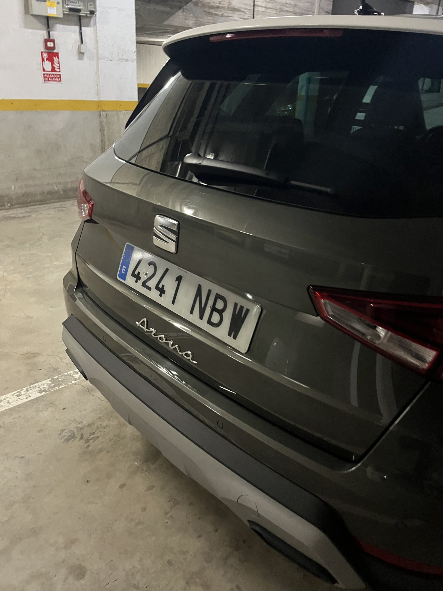 Numer rejestracyjny 4241NBW posiada SEAT ARONA