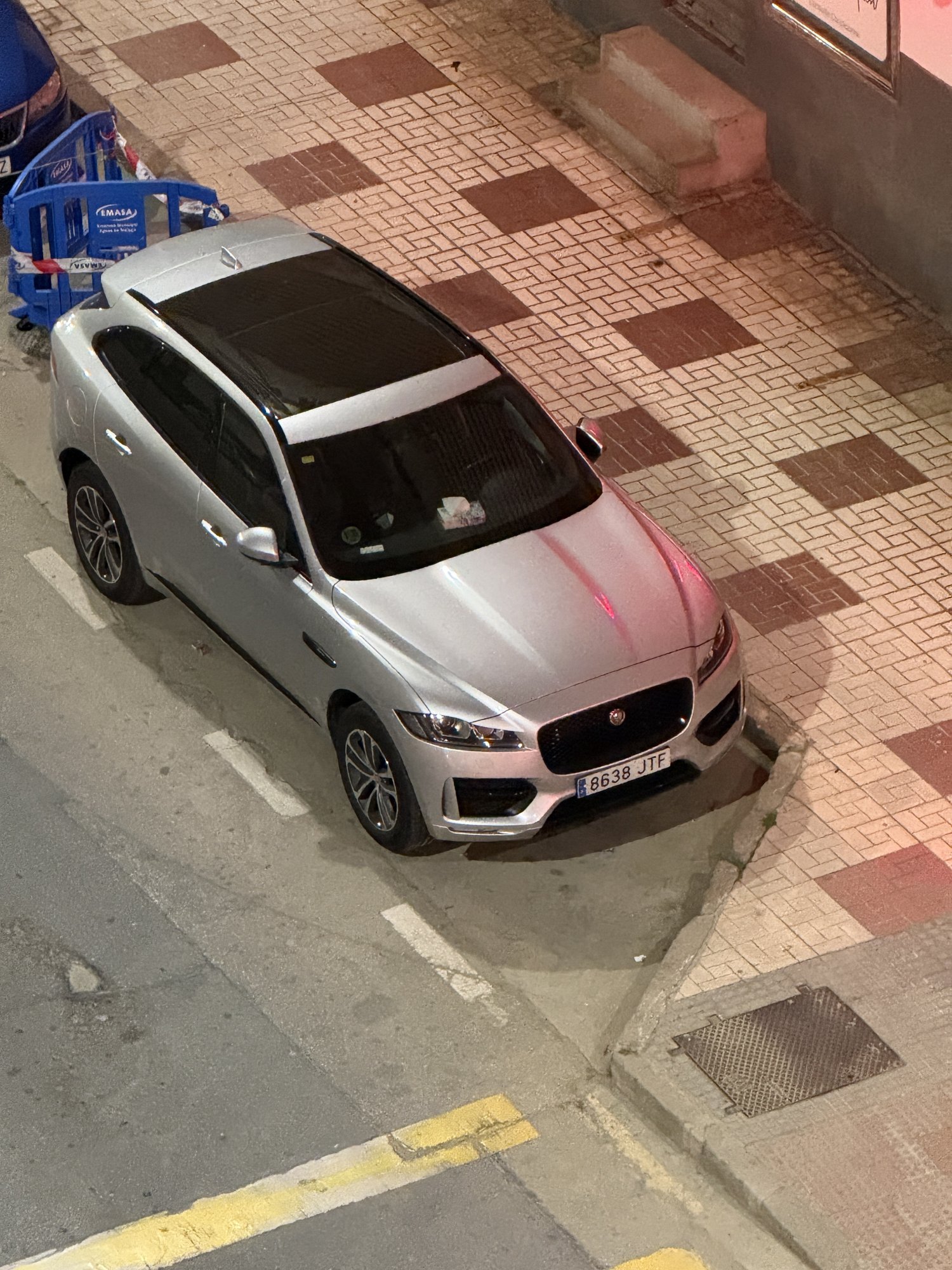 Numer rejestracyjny 8638JTF posiada JAGUAR F PACE