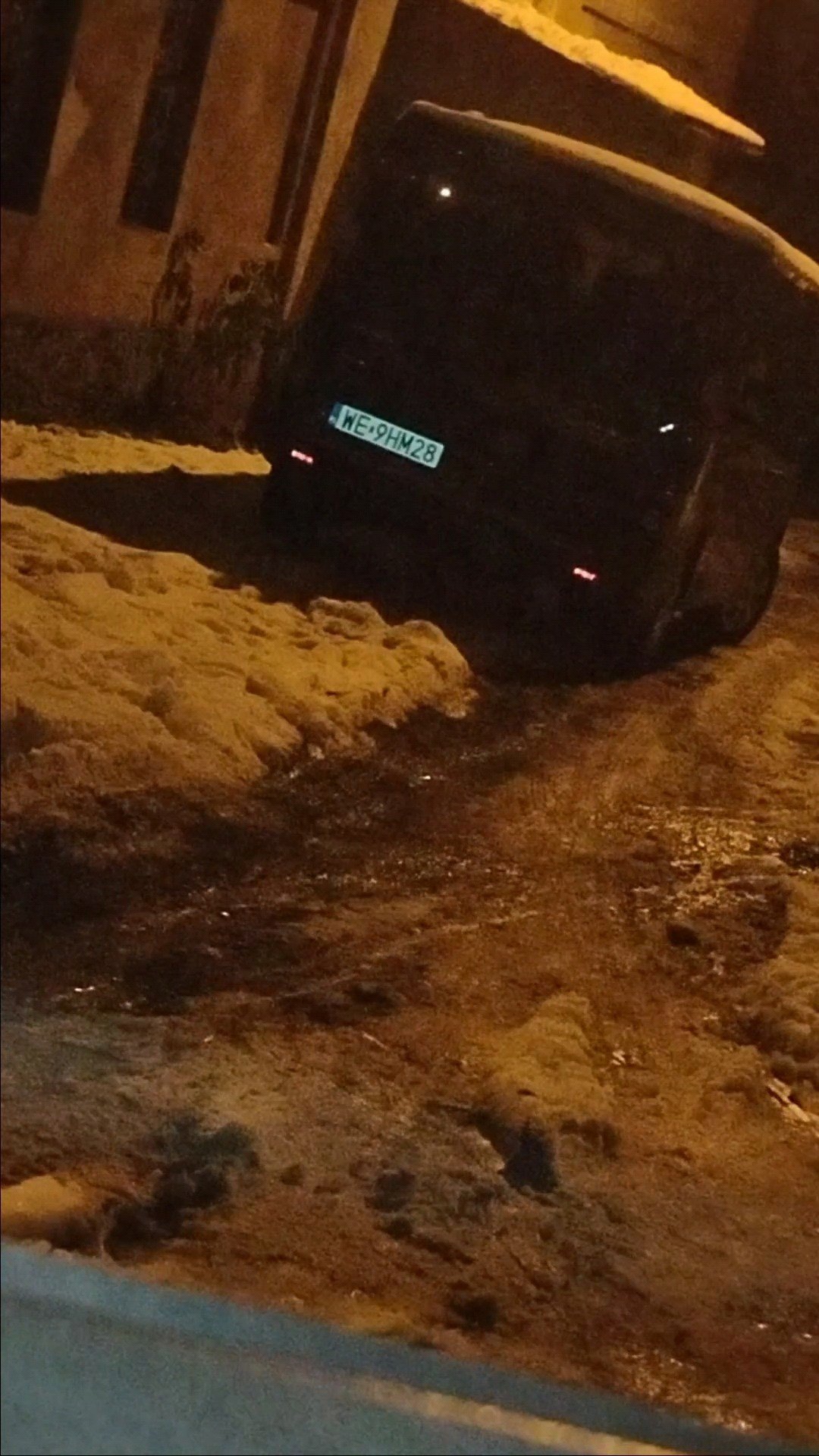 Numer rejestracyjny WE 9HM28 posiada RENAULT/CARPOL TRAFIC - WE9HM28