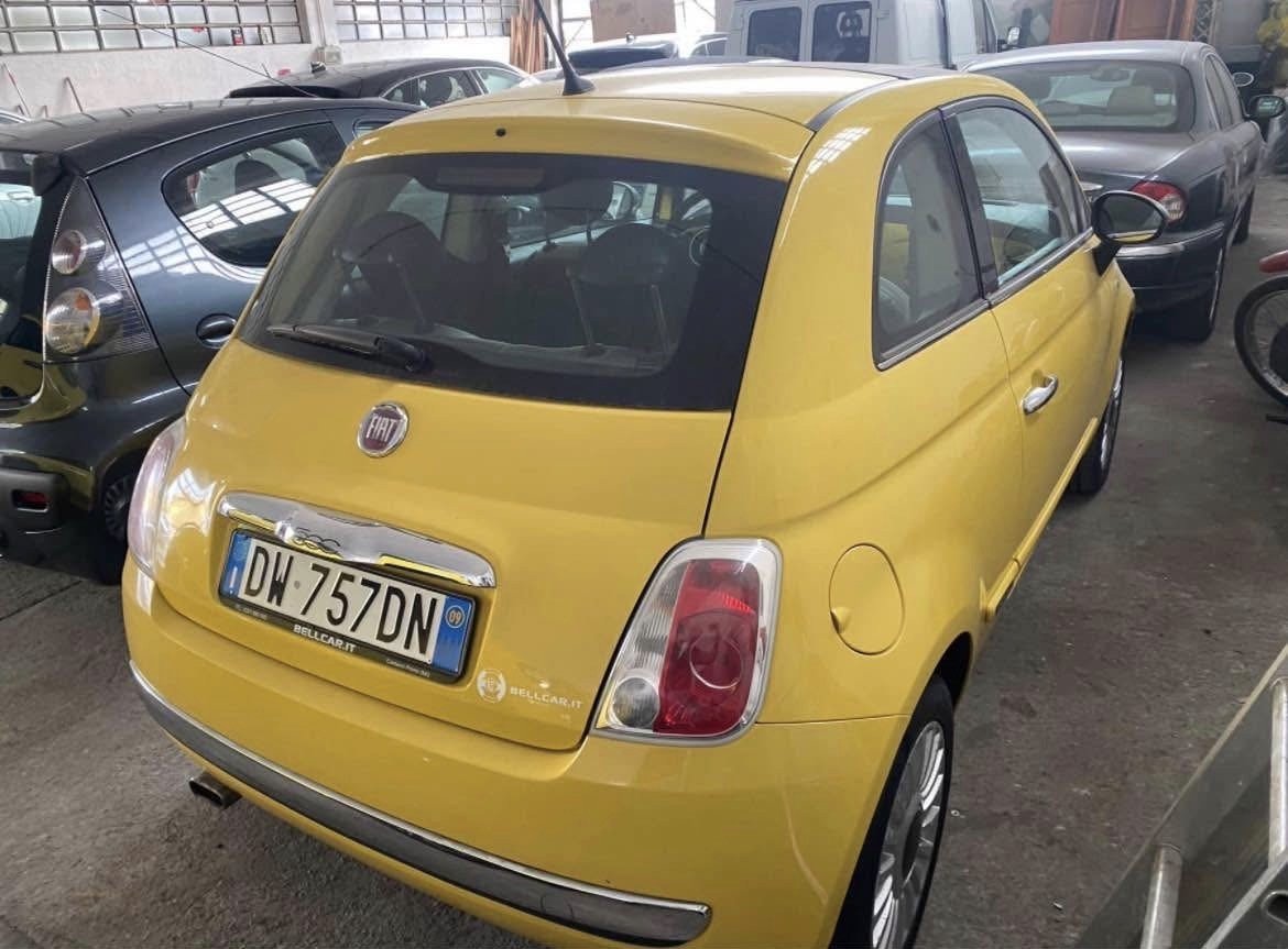 Numer rejestracyjny EW558RJ posiada FIAT FIAT 500