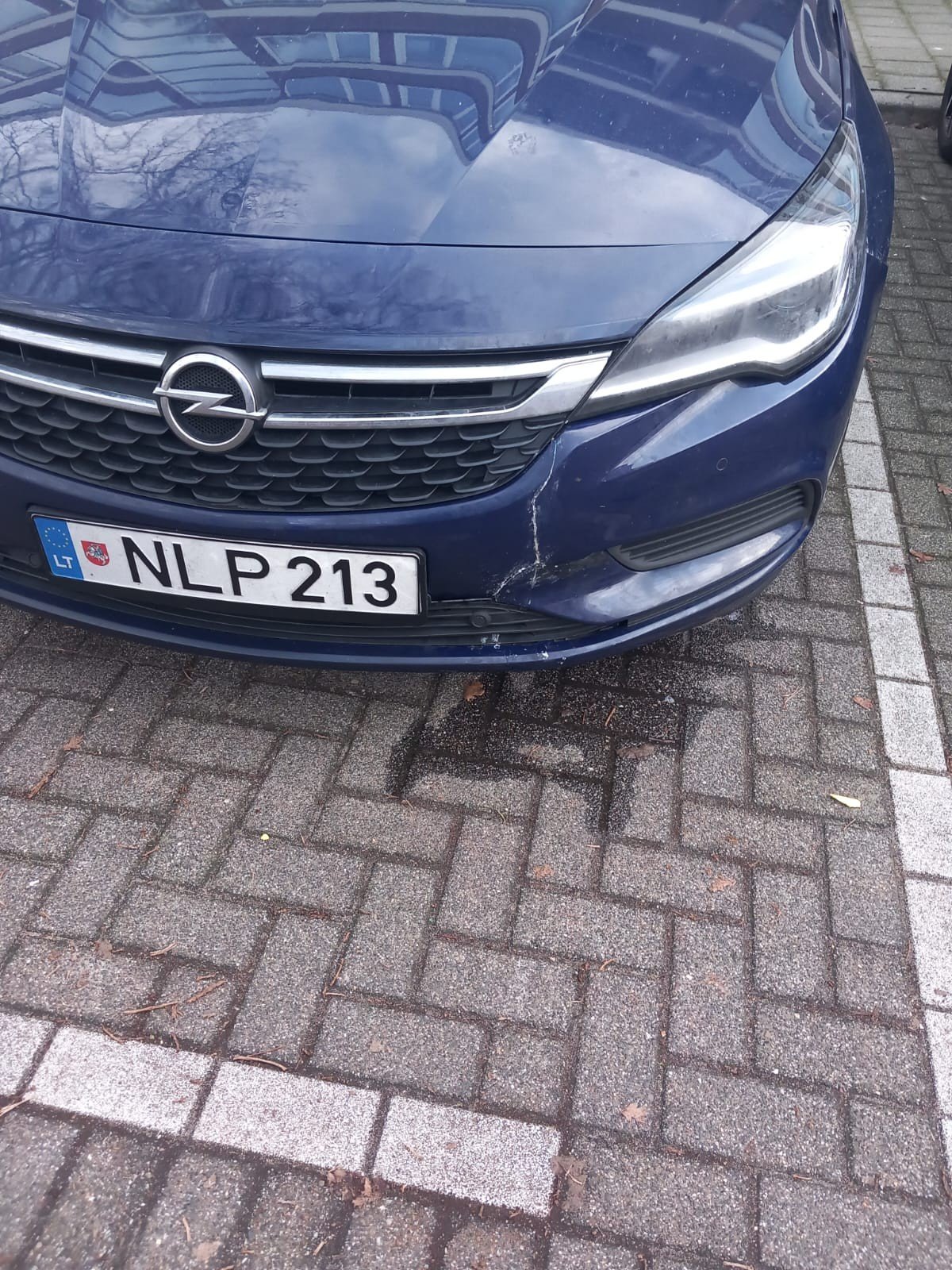 Numer rejestracyjny NLP213 posiada Opel 