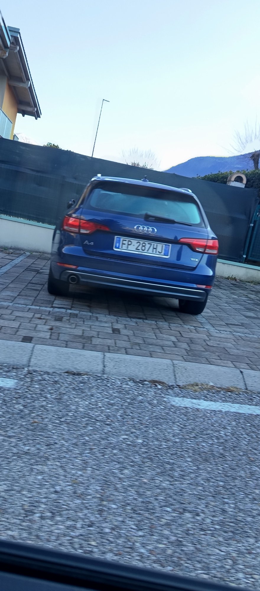 Numer rejestracyjny FP287HJ posiada AUDI A4 5a serie