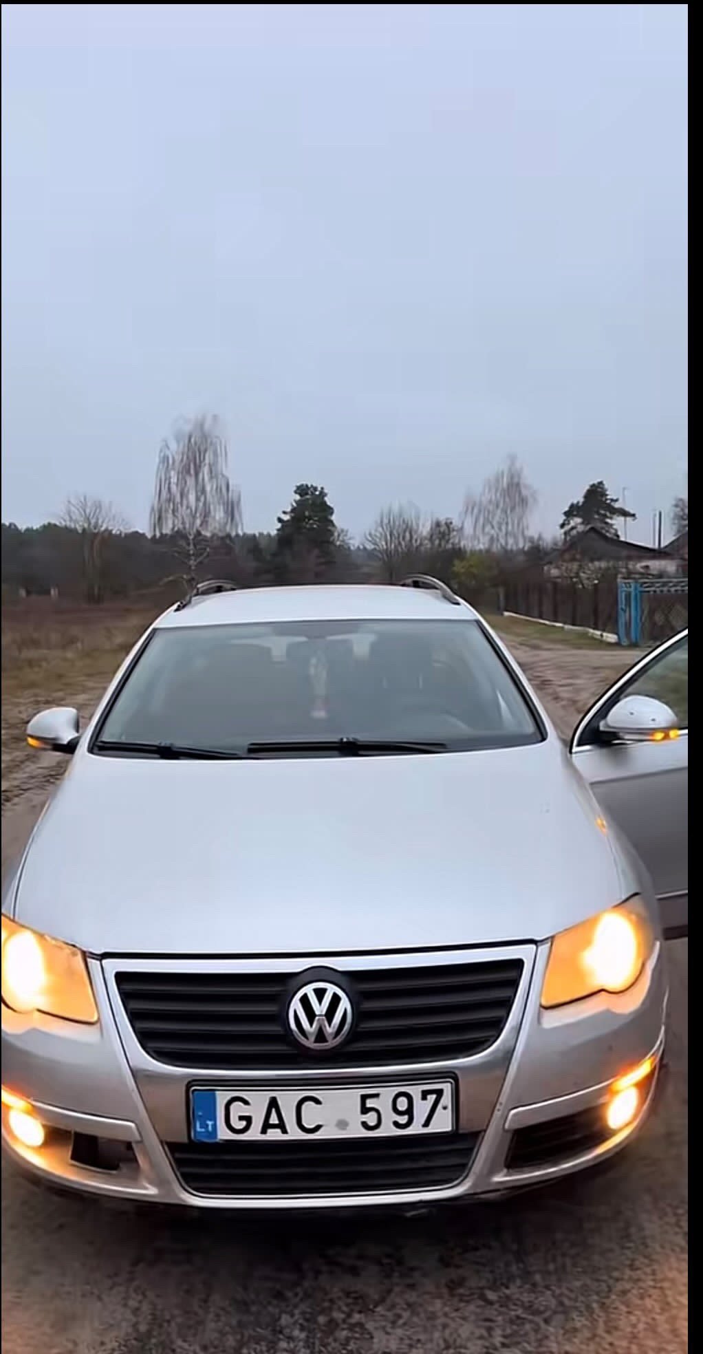 Numer rejestracyjny GAC597 posiada Volkswagen 