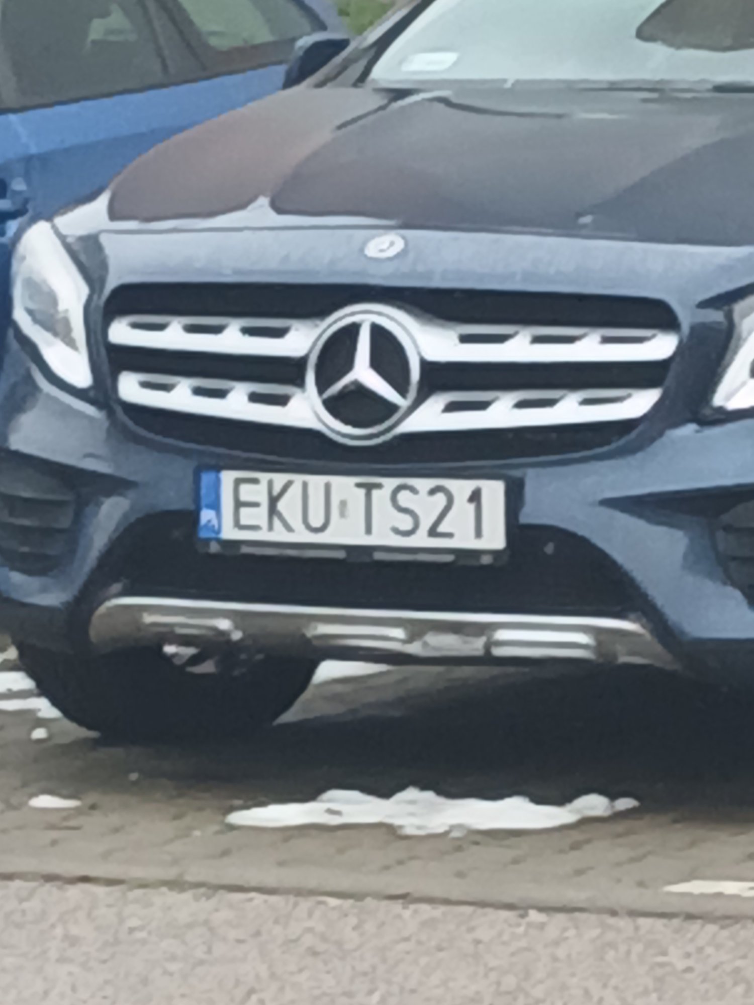 Numer rejestracyjny EKU TS21 posiada MERCEDES-BENZ GLA 200 - EKUTS21