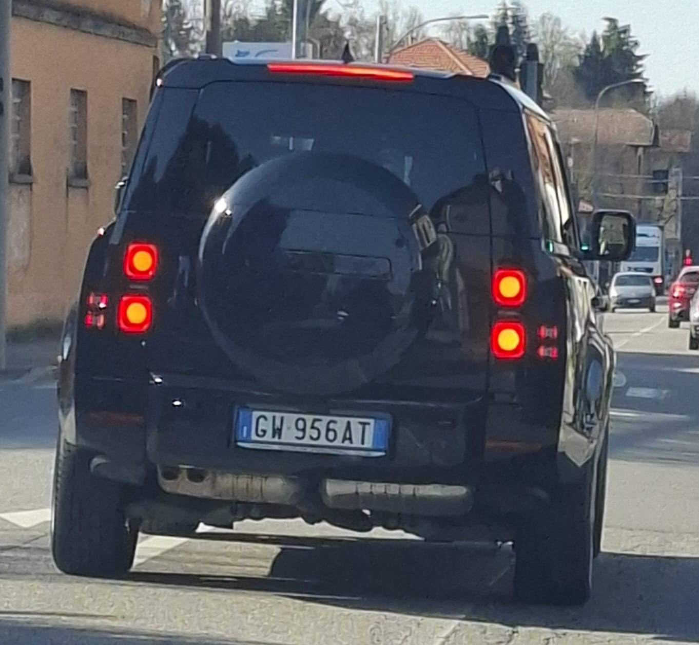 Numer rejestracyjny GW956AT posiada LAND ROVER Defender