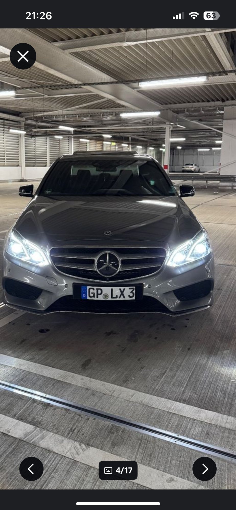 Numer rejestracyjny GPLX3 posiada Mercedes 