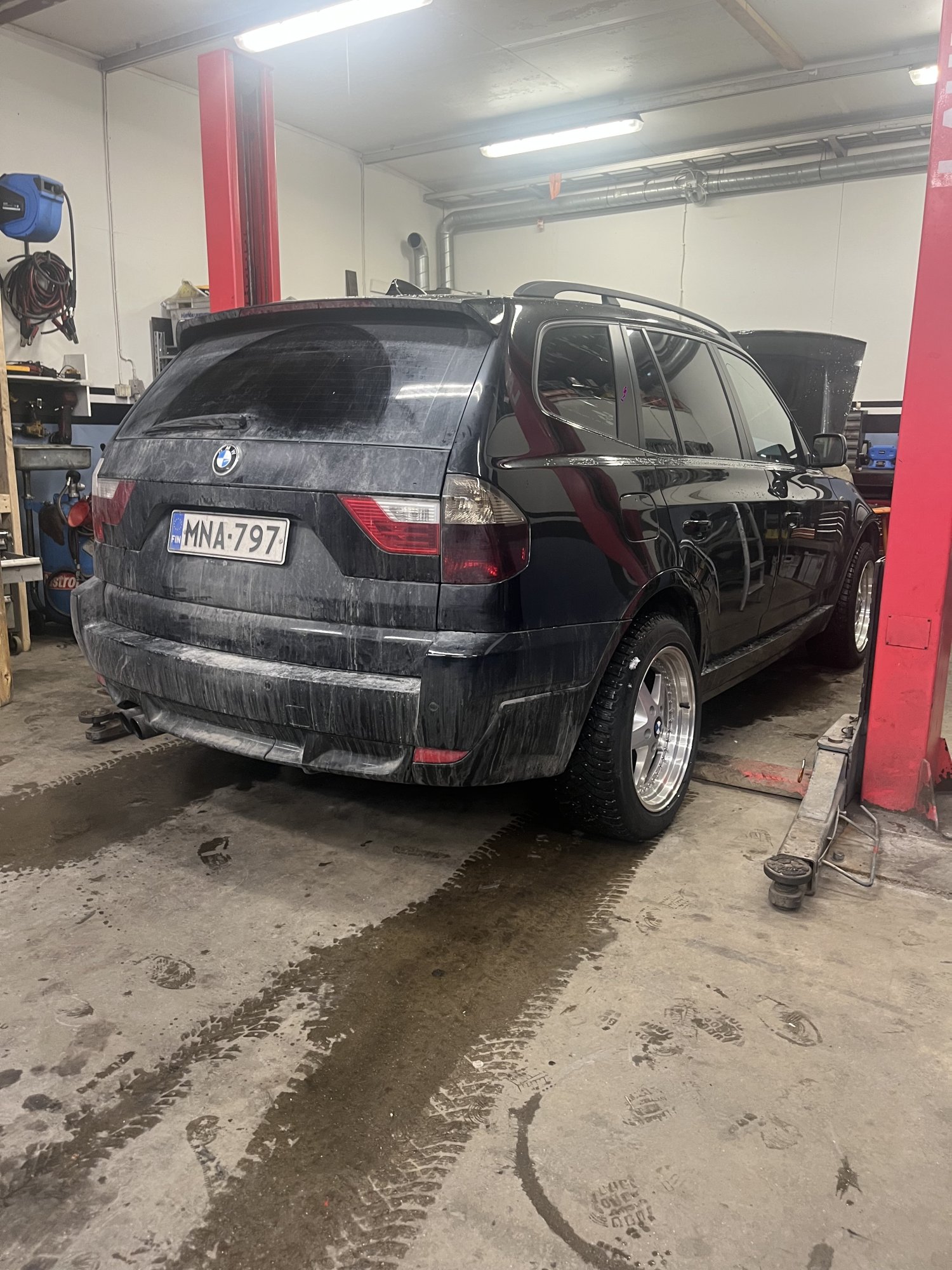 Numer rejestracyjny MNA797 posiada BMW 