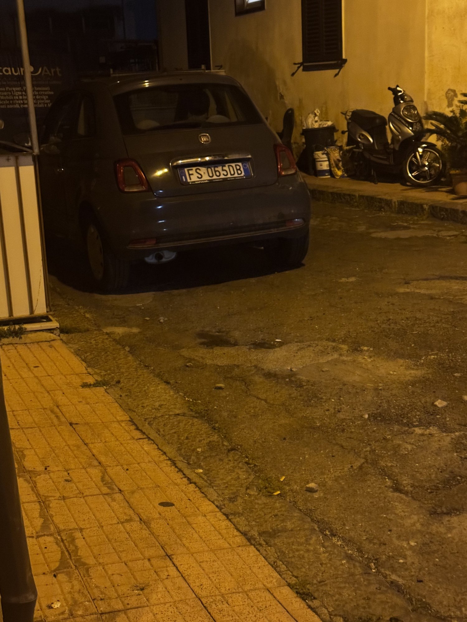 Numer rejestracyjny FS065DB posiada FIAT 500