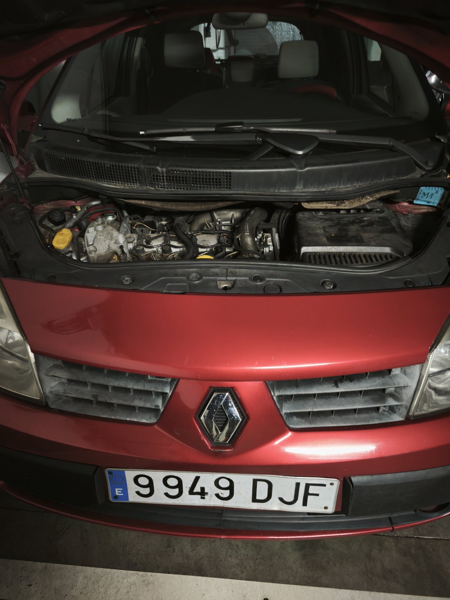 Numer rejestracyjny 9949DJF posiada RENAULT SCENIC
