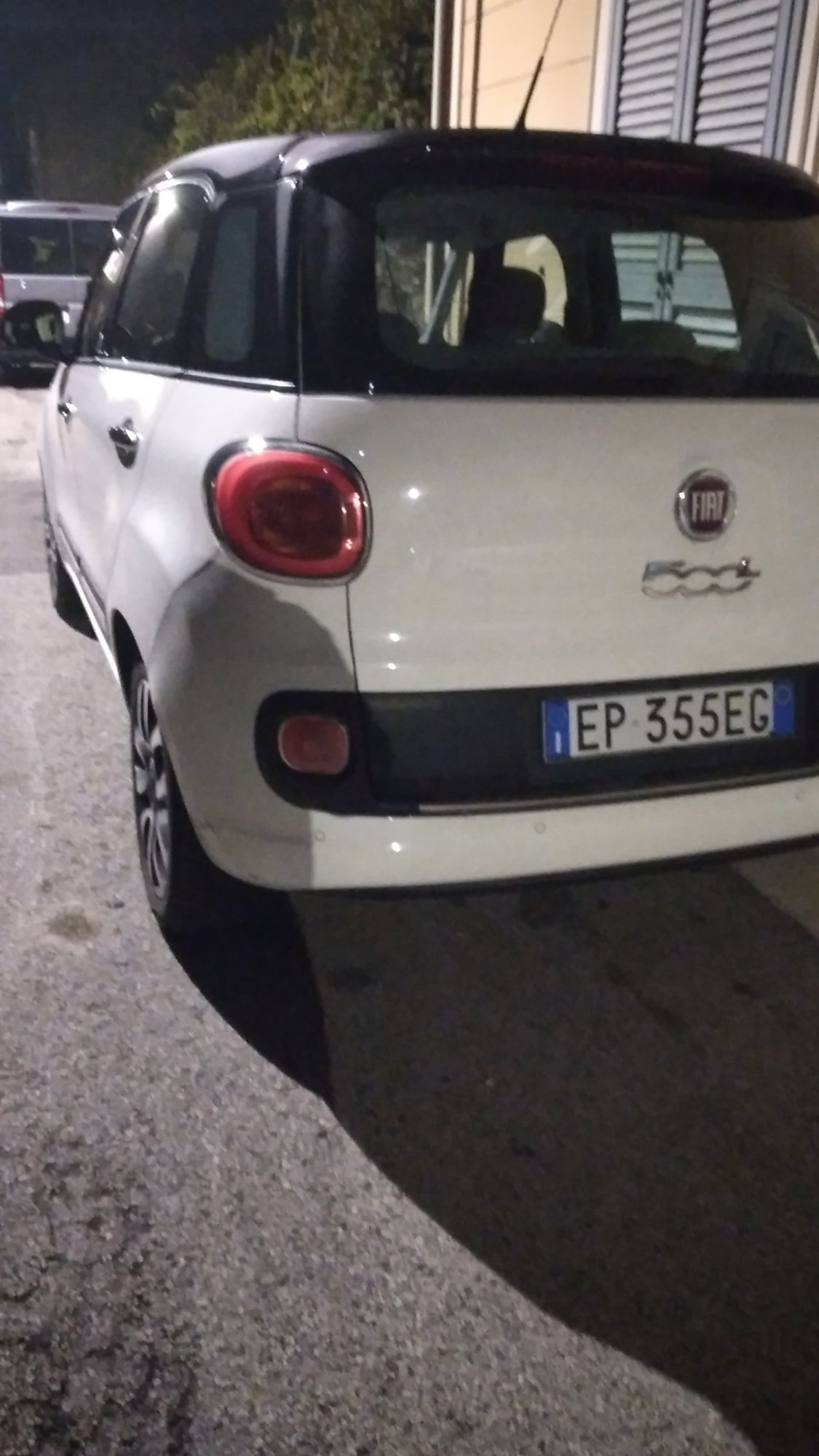 Numer rejestracyjny EP355EG posiada FIAT 500L