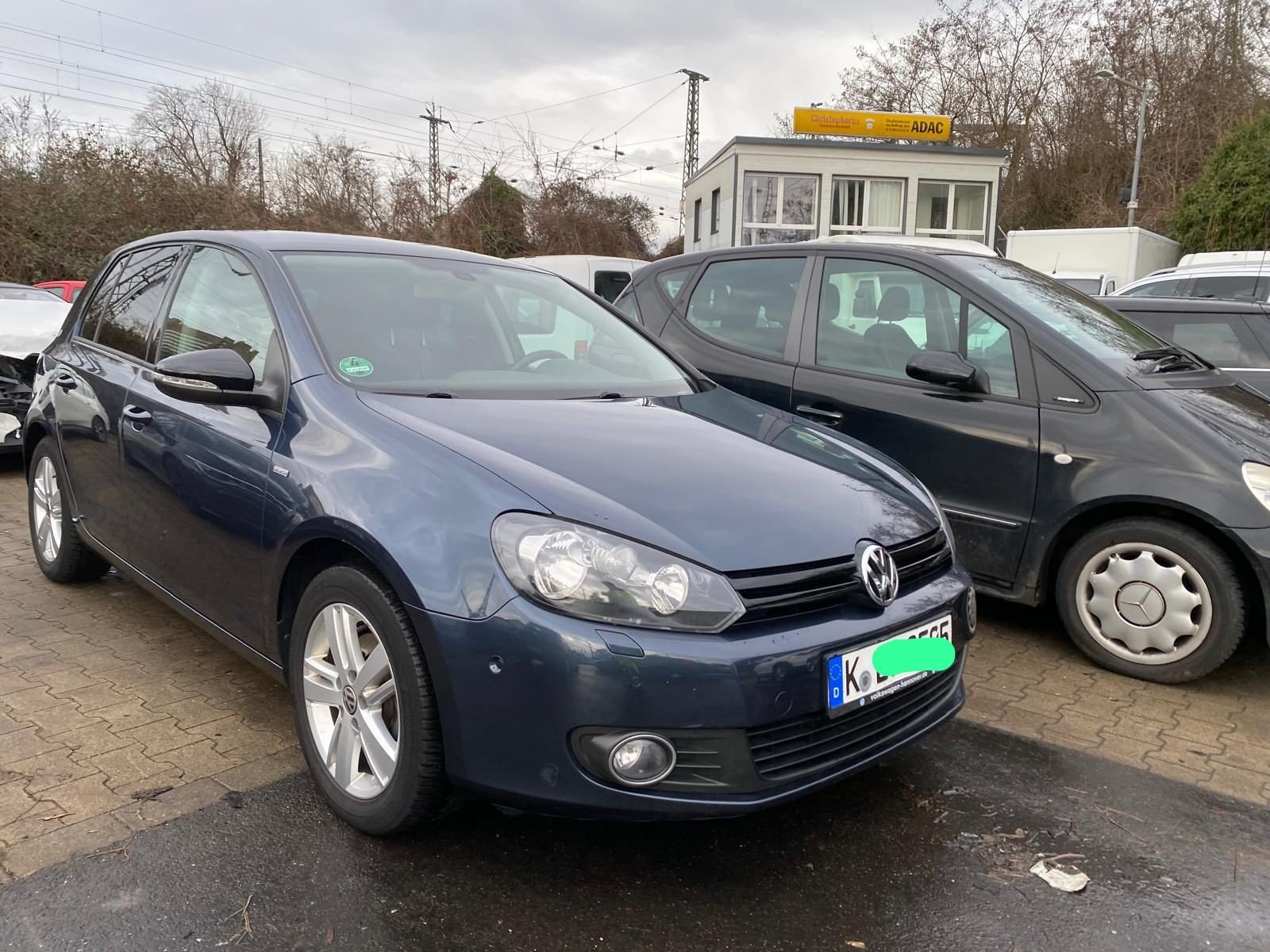 Numer rejestracyjny KXXXXX posiada Volkswagen Golf