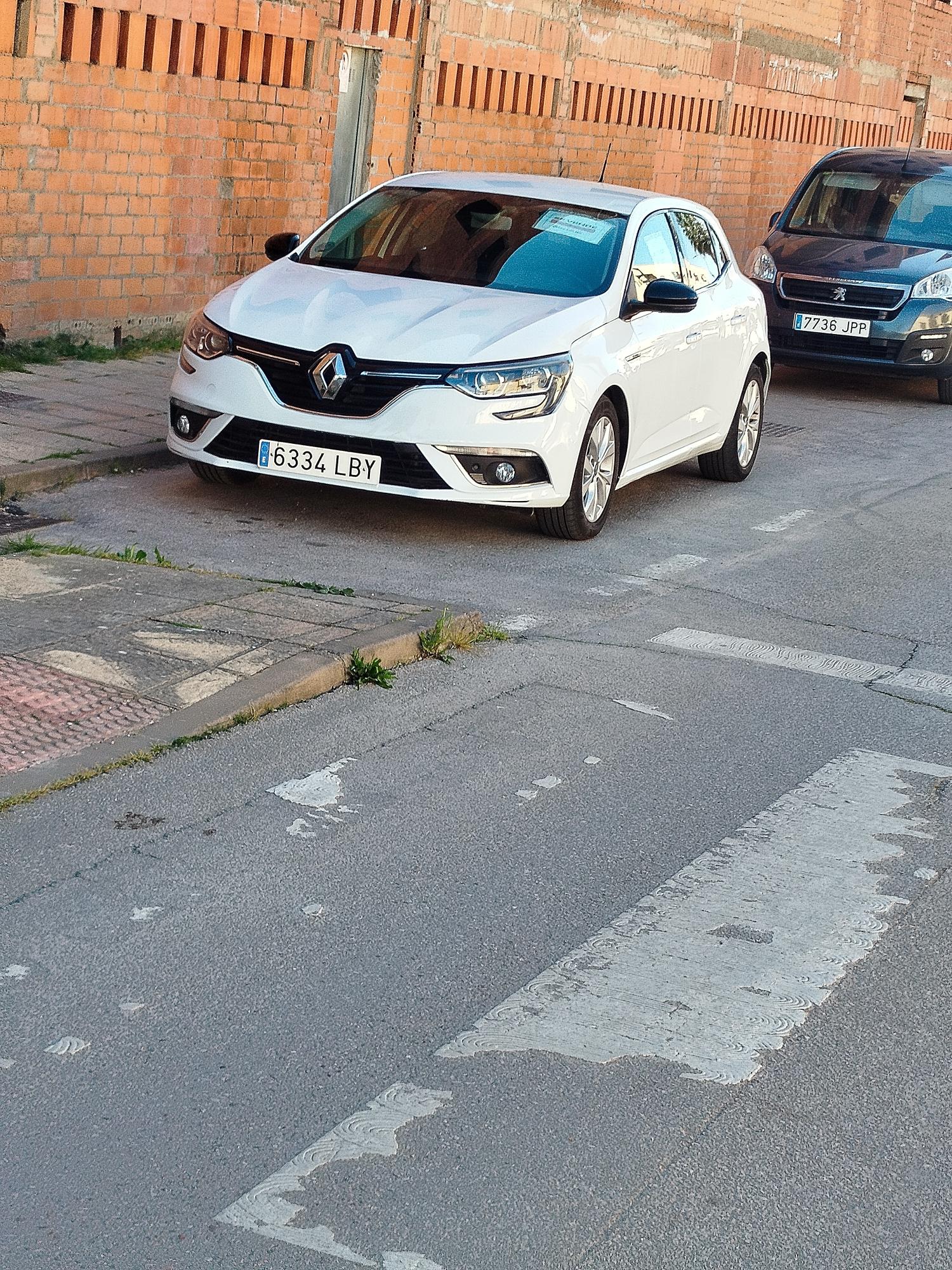 Numer rejestracyjny 6334LBY posiada RENAULT MEGANE