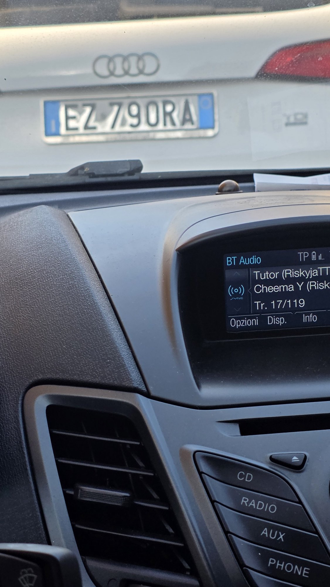 Numer rejestracyjny EZ790RA posiada AUDI Q5 1a serie