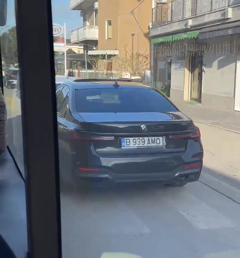 Numer rejestracyjny B939AMO posiada BMW 