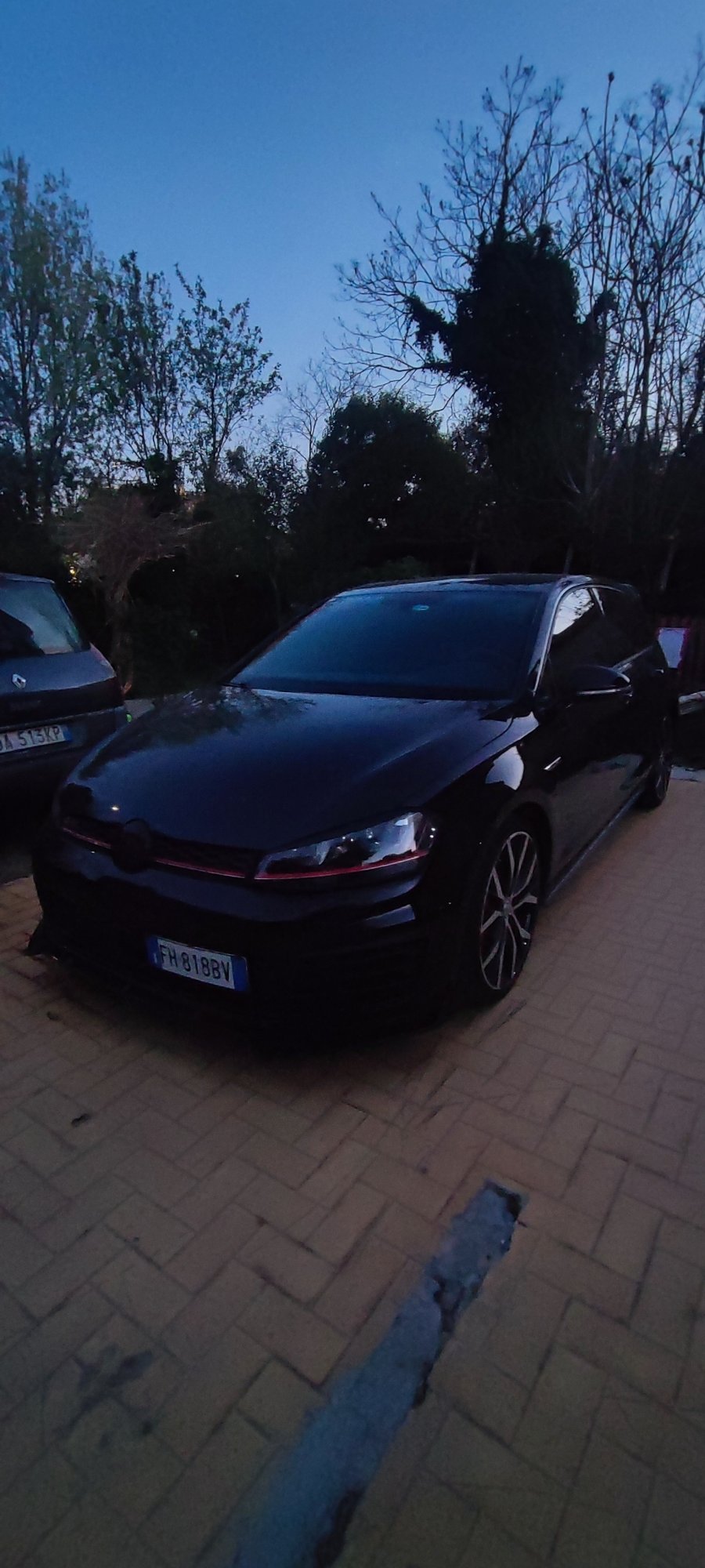 Numer rejestracyjny FH818BV posiada VOLKSWAGEN Golf 7a serie