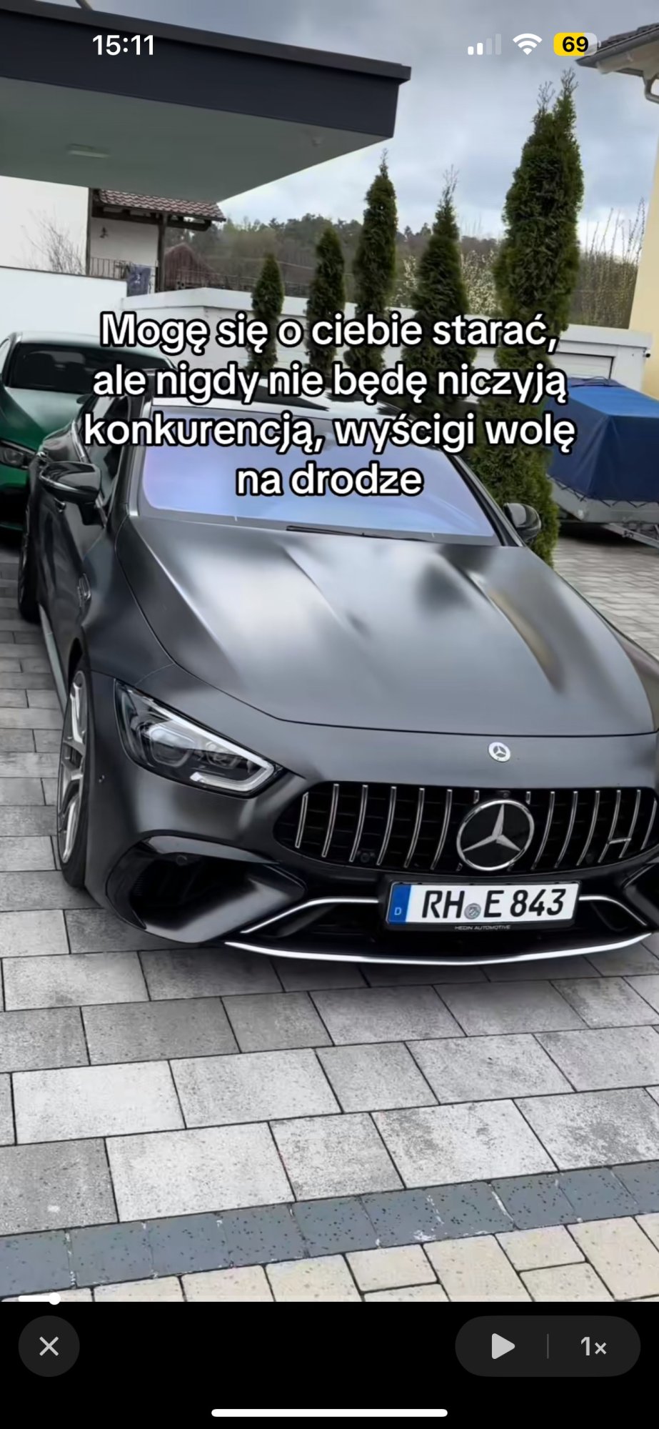 Numer rejestracyjny RHE843 posiada Mercedes 