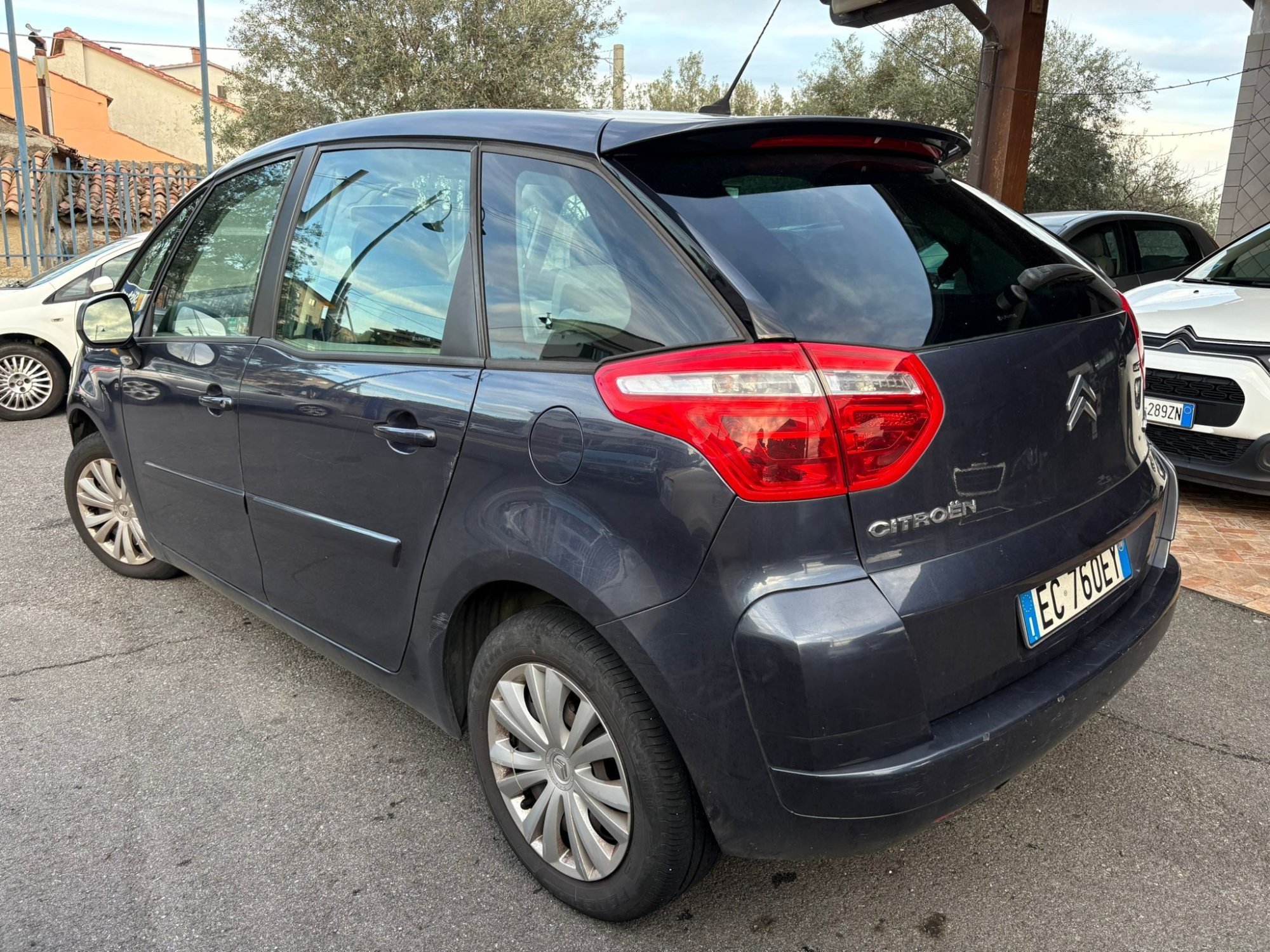 Numer rejestracyjny EC760ET posiada BMW Serie 6