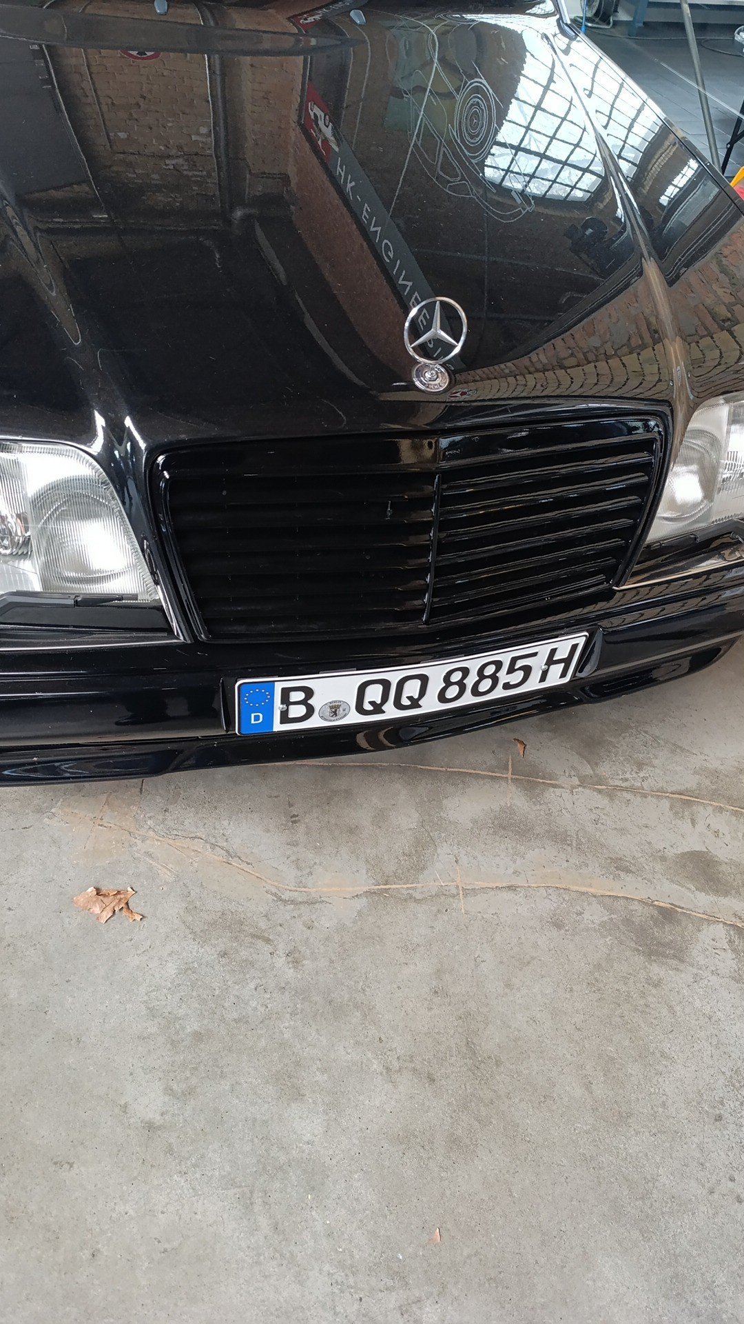 Numer rejestracyjny BQQ885H posiada Mercedes-Benz 