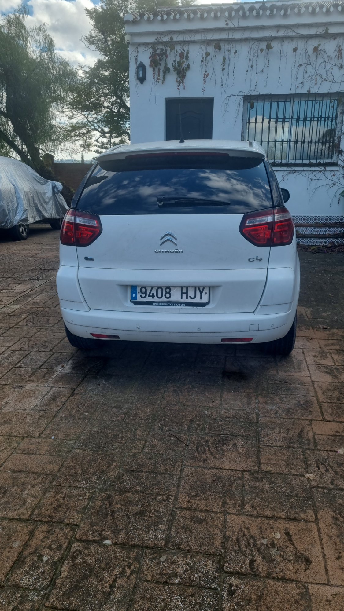 Numer rejestracyjny 9408HJY posiada CITROEN C4 PICASSO 5PZ