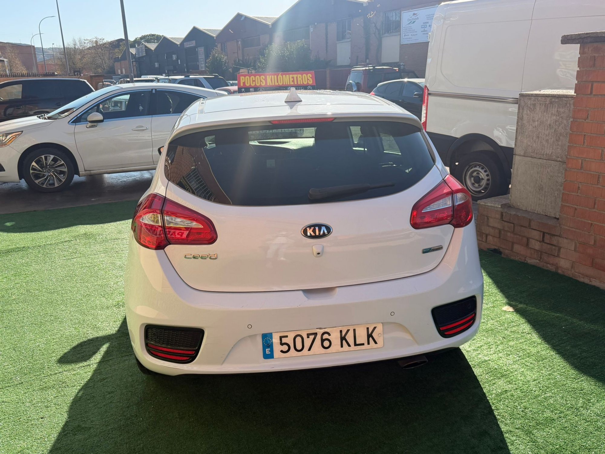 Numer rejestracyjny 5076KLK posiada KIA CEED