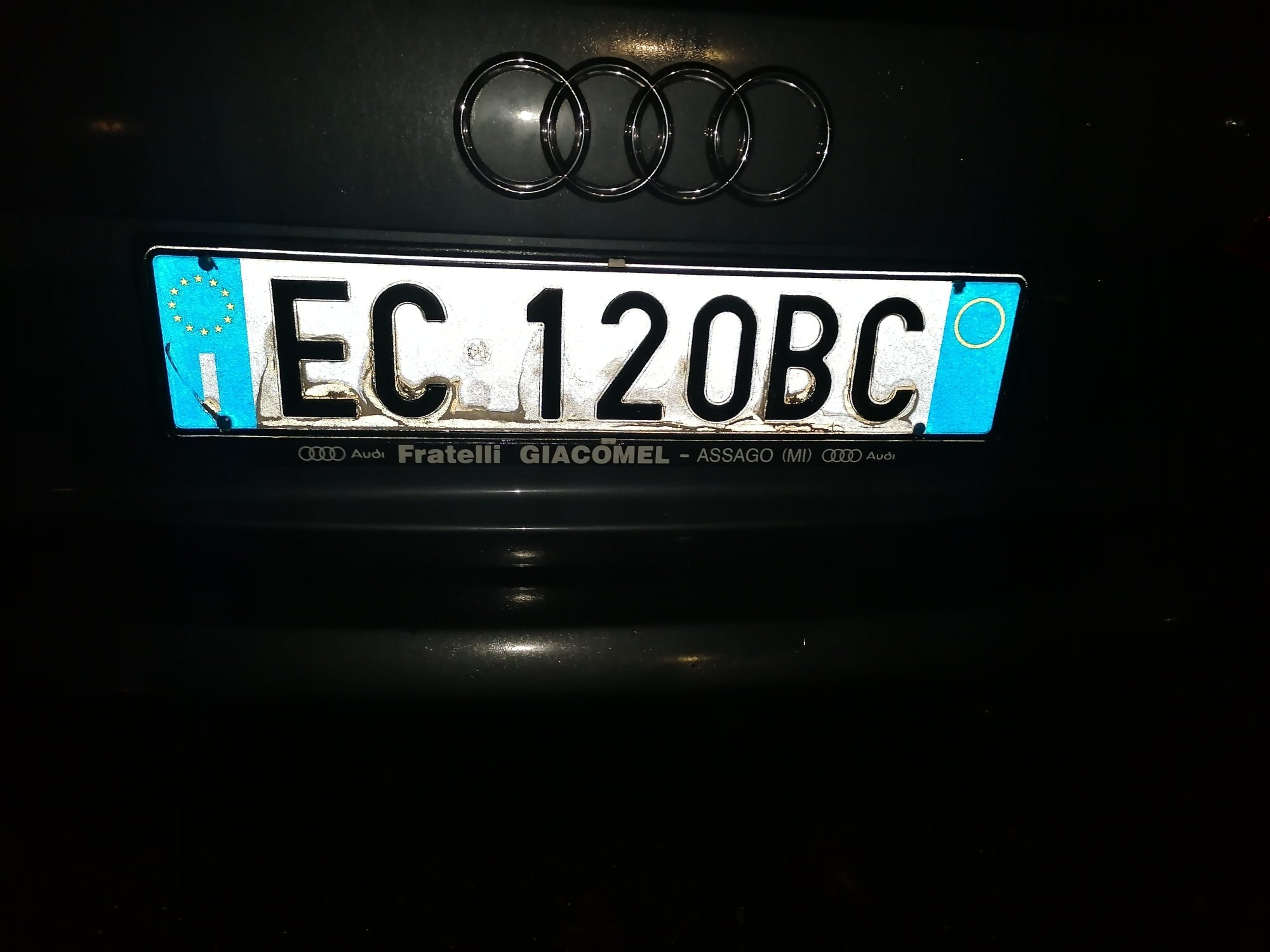 Numer rejestracyjny EC120BC posiada AUDI A4 4a serie
