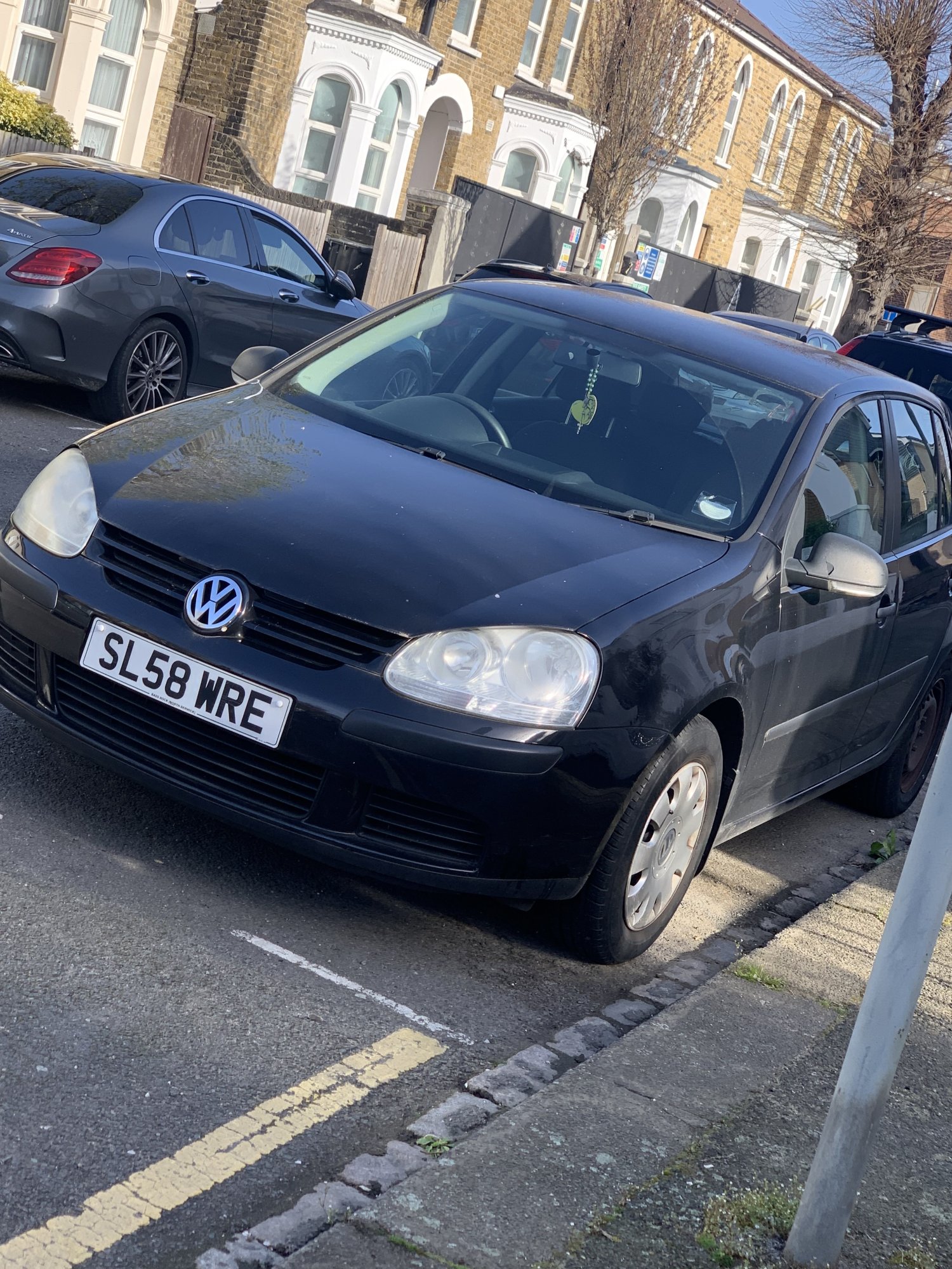 Numer rejestracyjny SL58**E posiada Volkswagen Golf