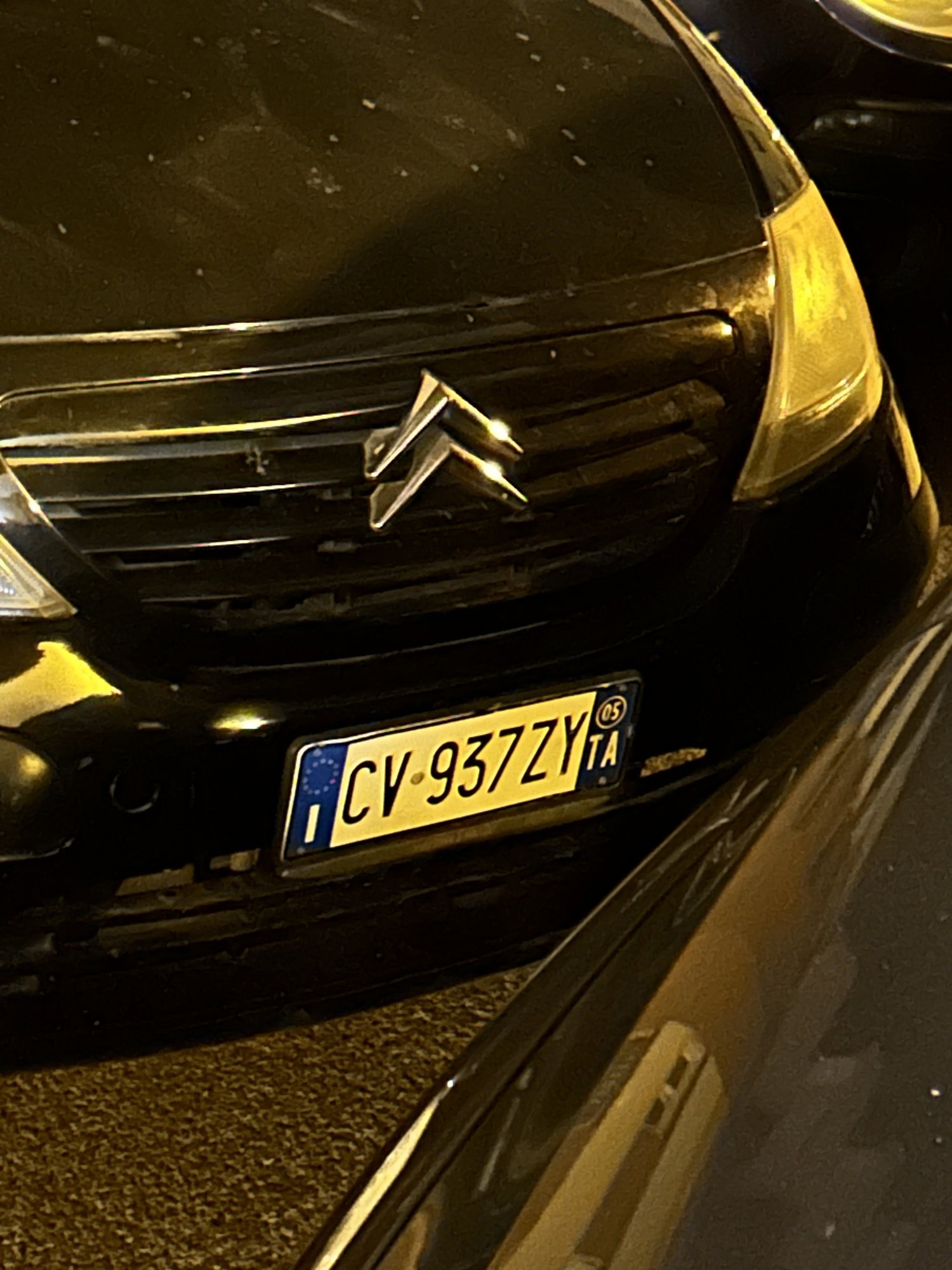 Numer rejestracyjny CV937ZY posiada Citroën 